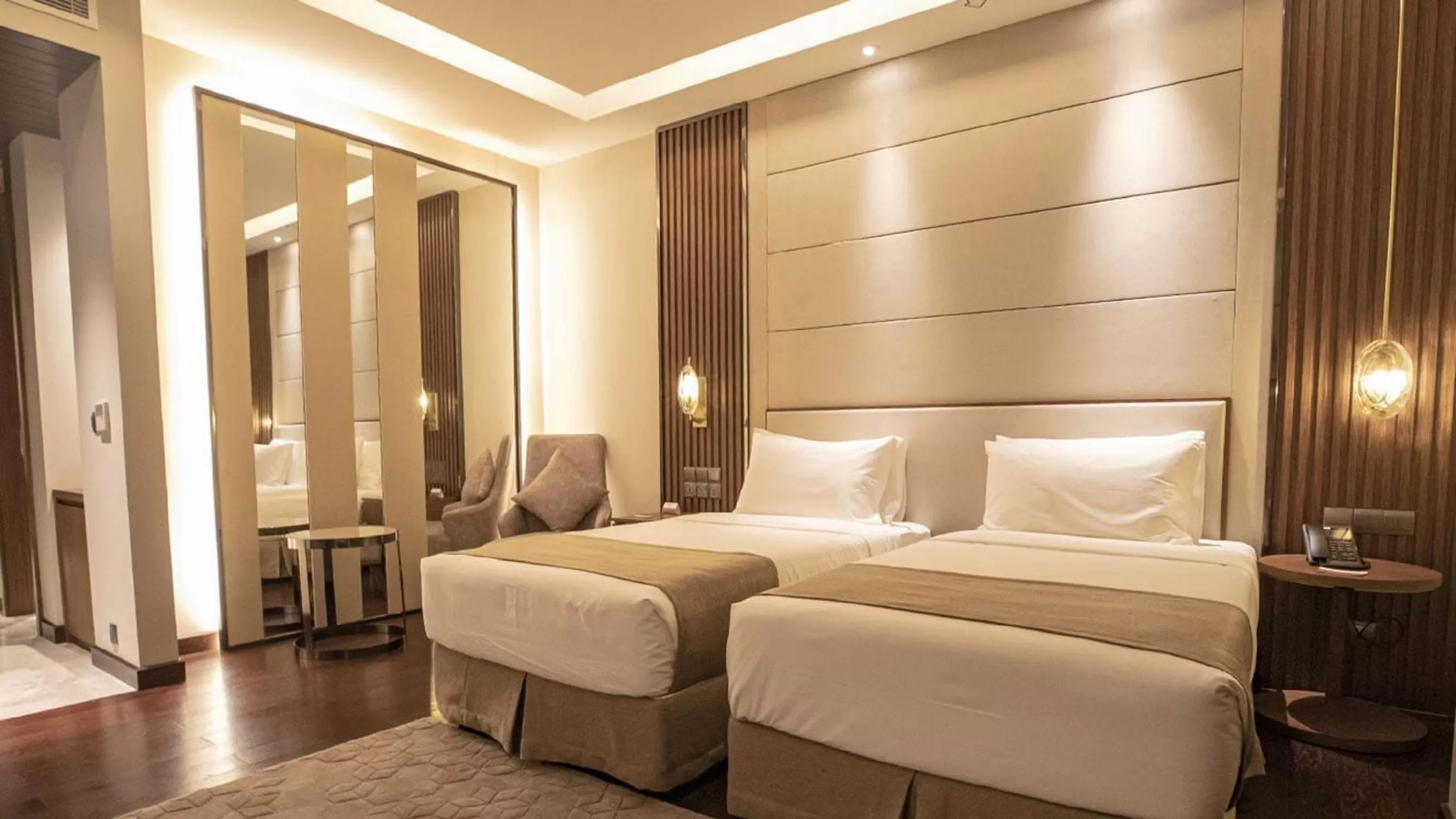 Superior Twin Room in Best Western PLUS Runway
