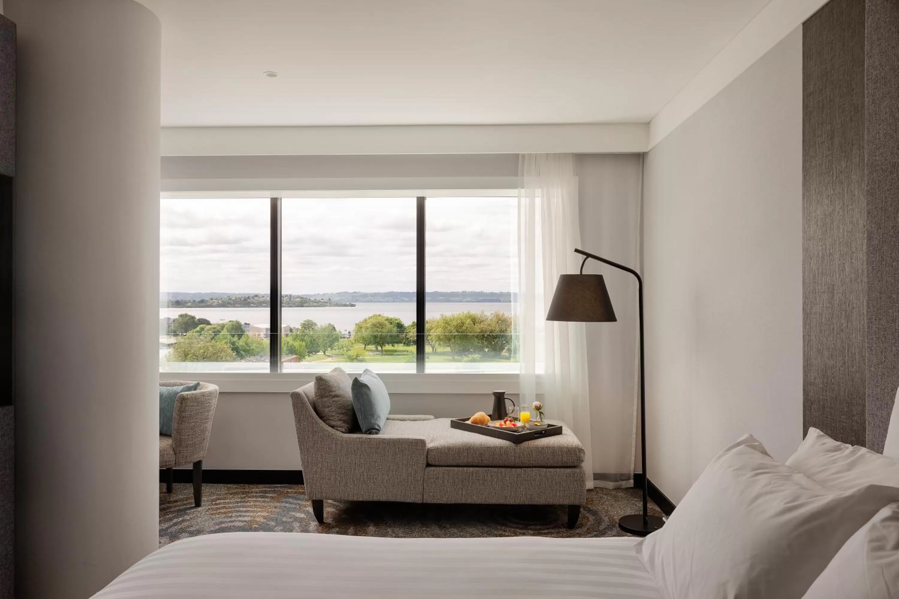 Deluxe Executive King Room with Lake View in Pullman Rotorua