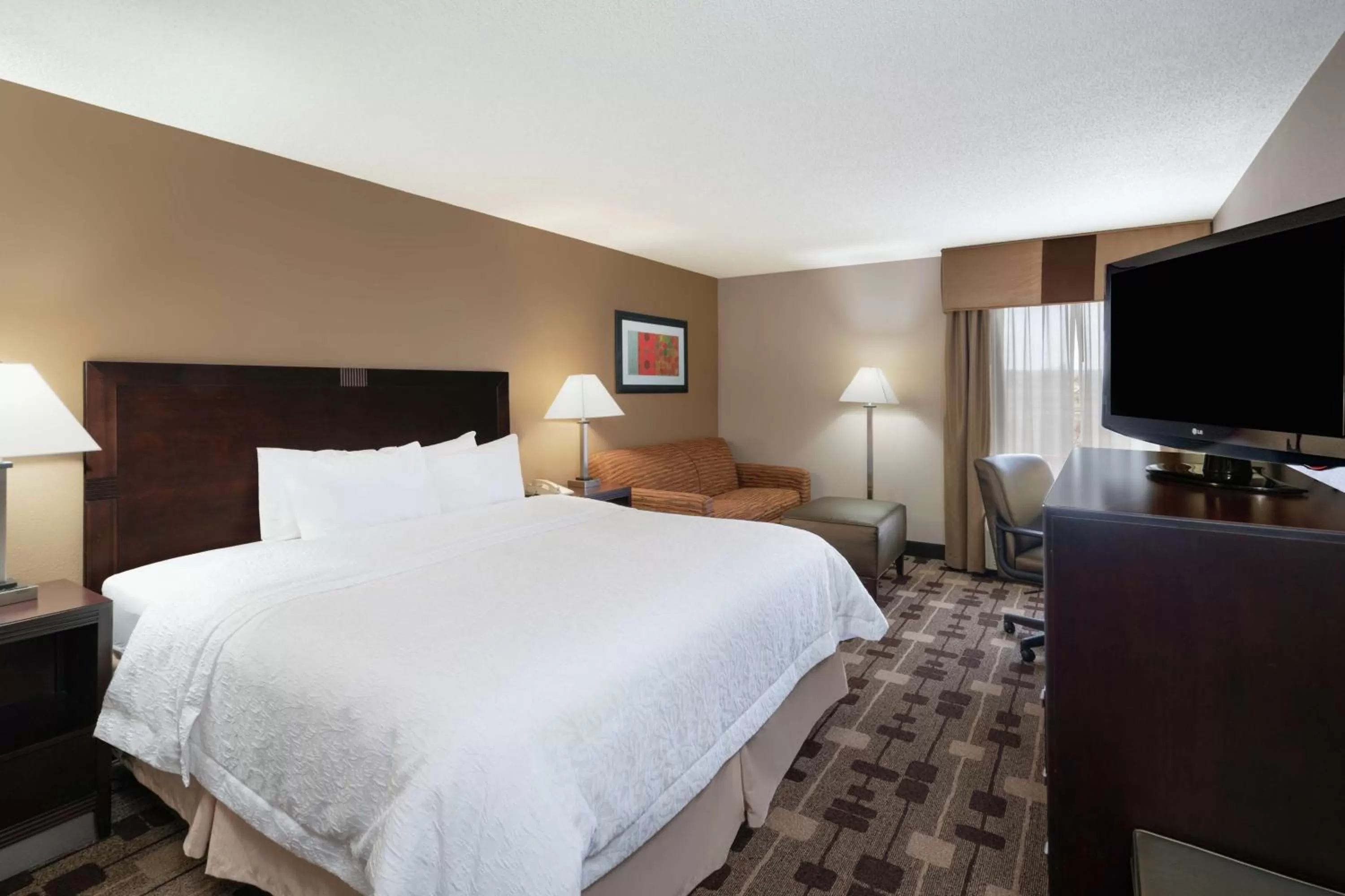 King Room with Sofa Bed and Study - Non-Smoking in Hampton Inn Dublin