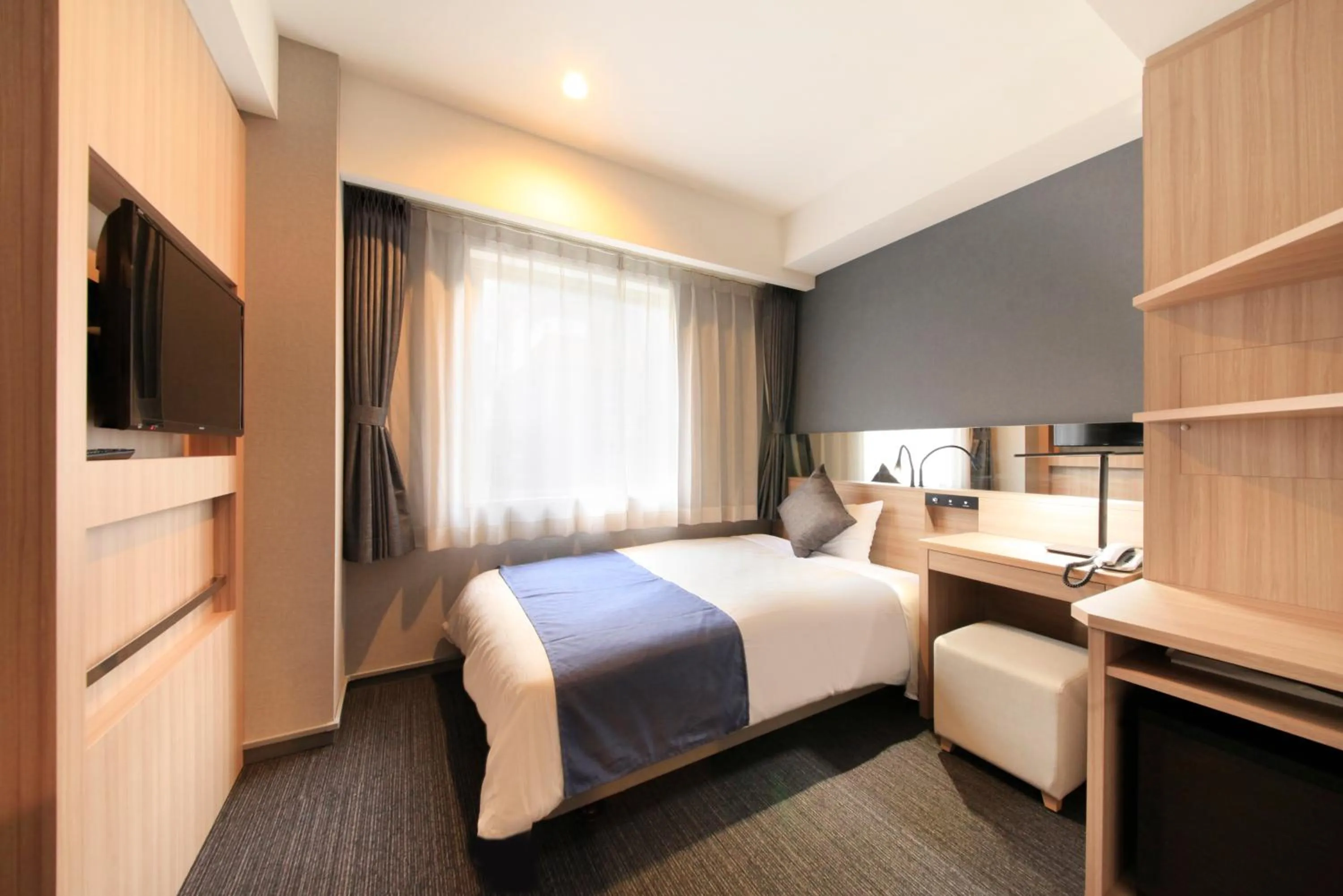 Single Room - Disability Access in Quintessa Hotel Osaka Shinsaibashi Comic & Books