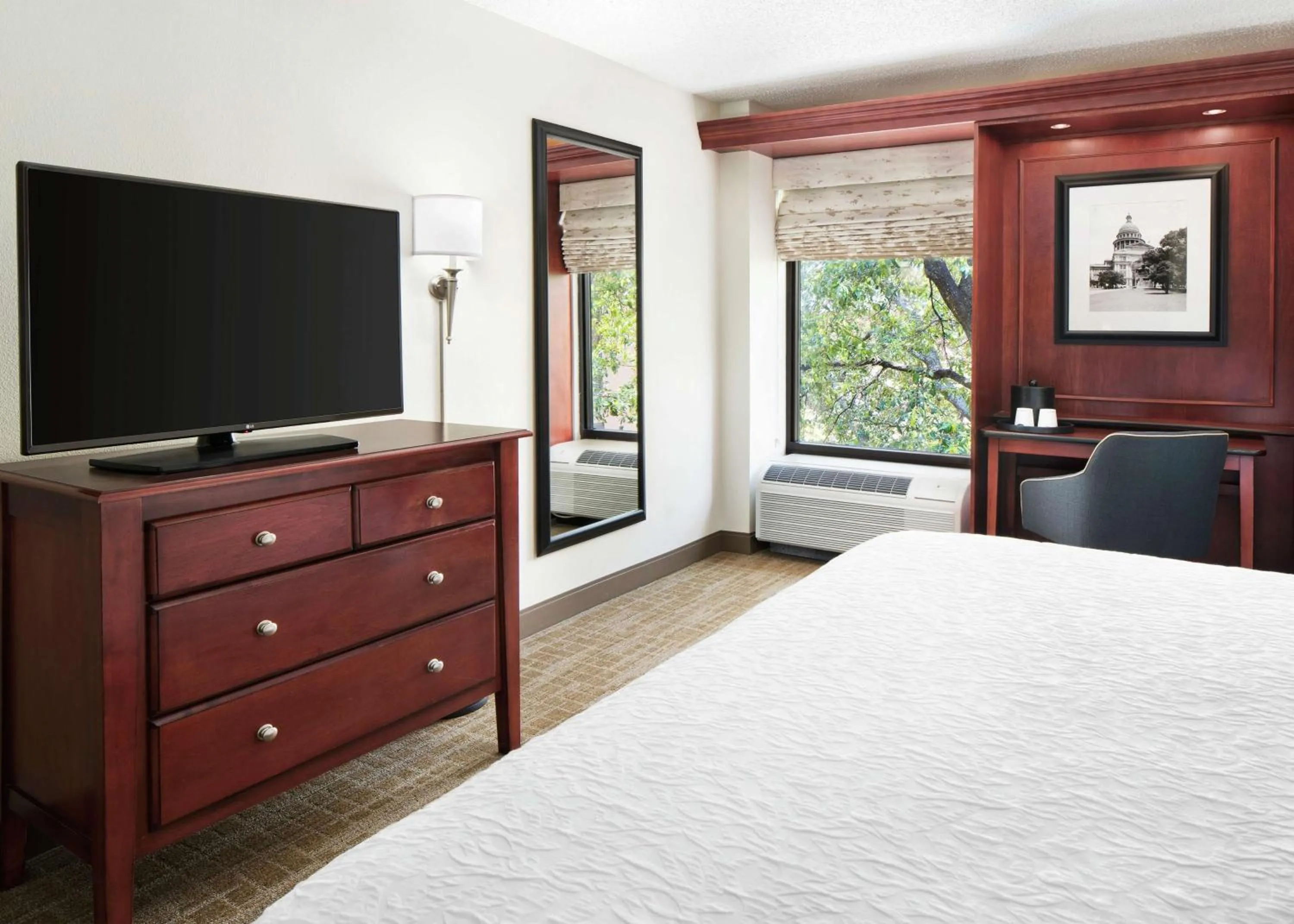 King Room with King Bed - Non-Smoking in Hampton Inn Austin North