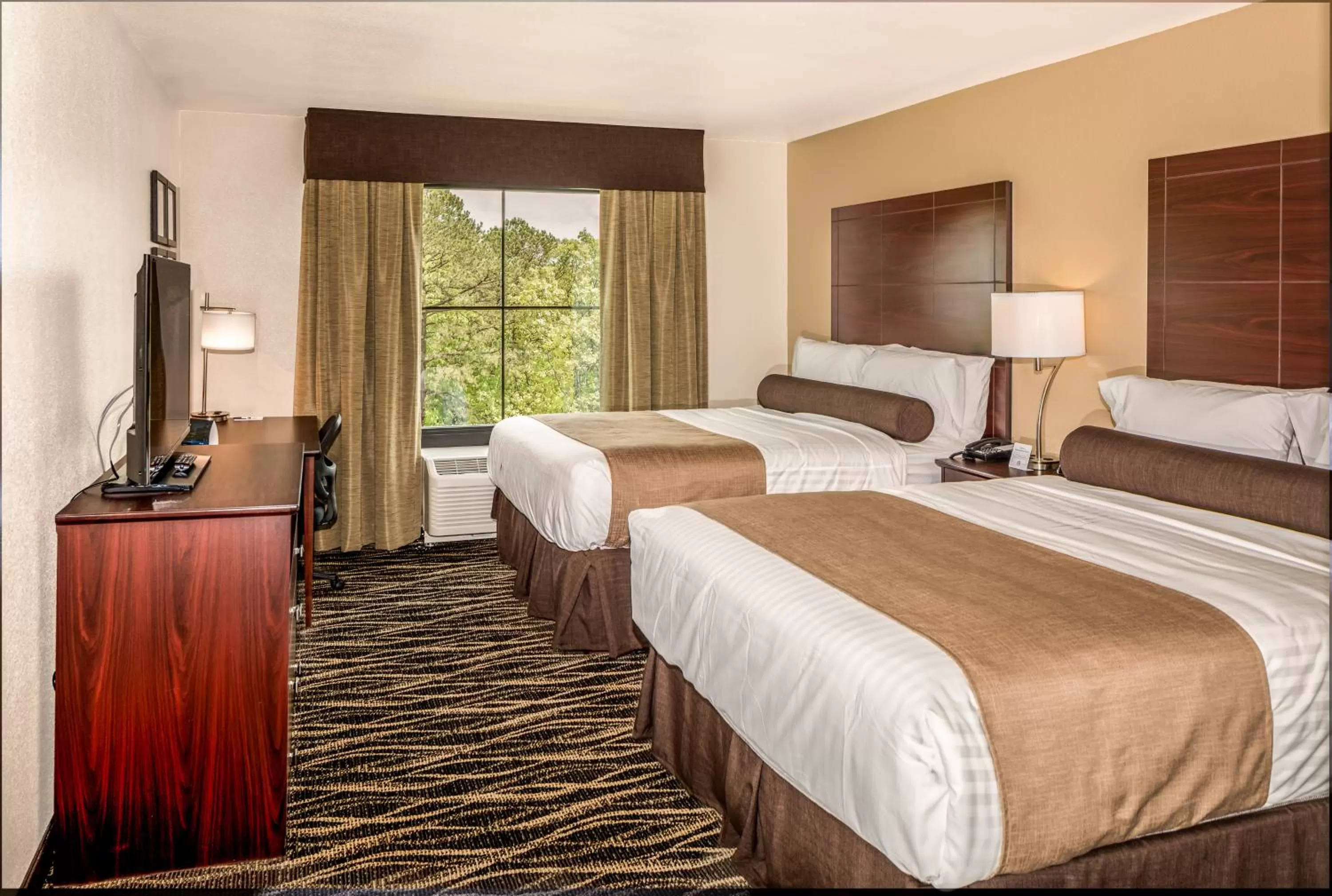 Deluxe Queen Room in Cobblestone Inn & Suites Fairfield Bay