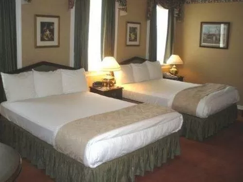 Queen Room with Two Queen Beds in Waynebrook Inn