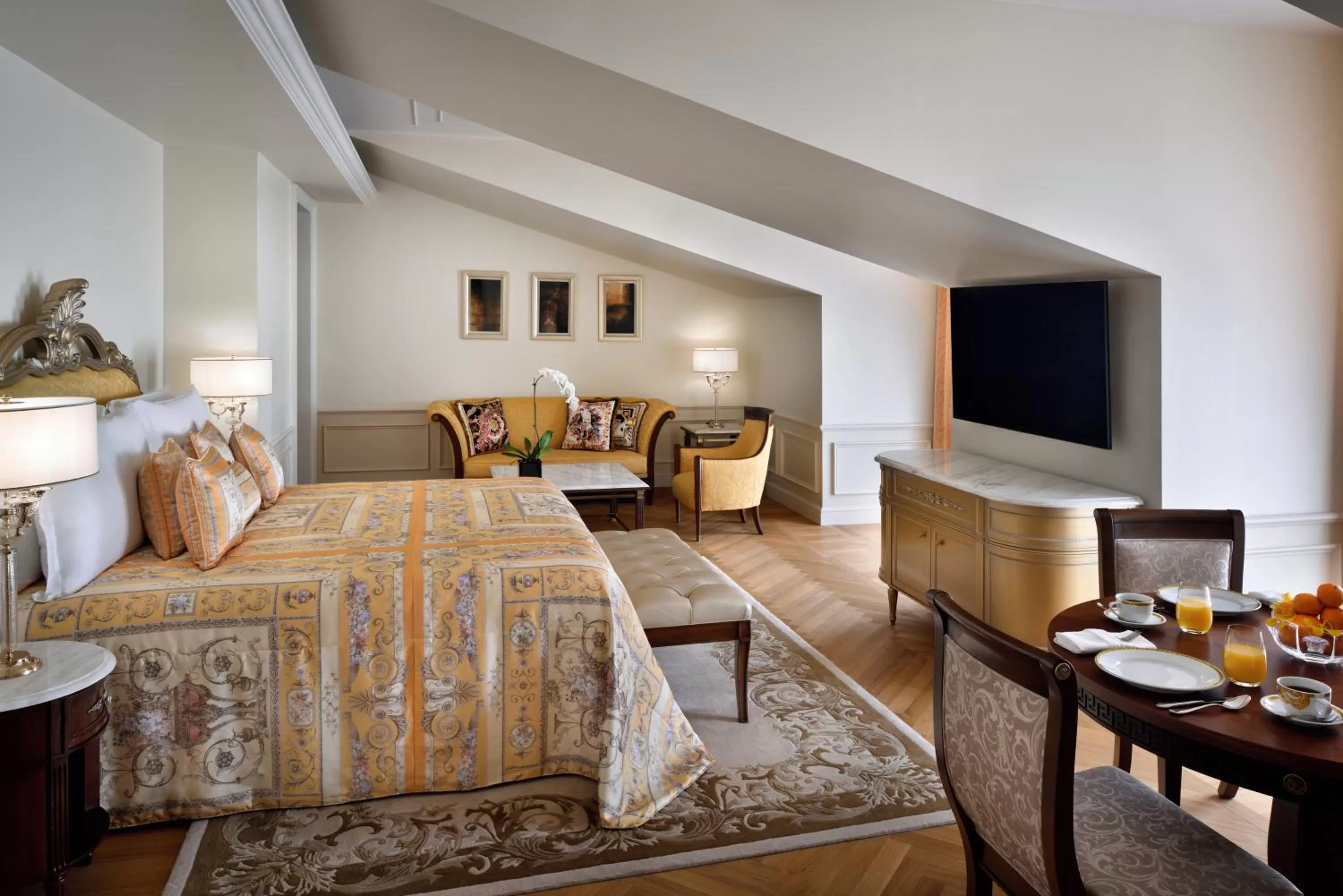 Superior Versace Room Creek View in Palazzo Versace Dubai