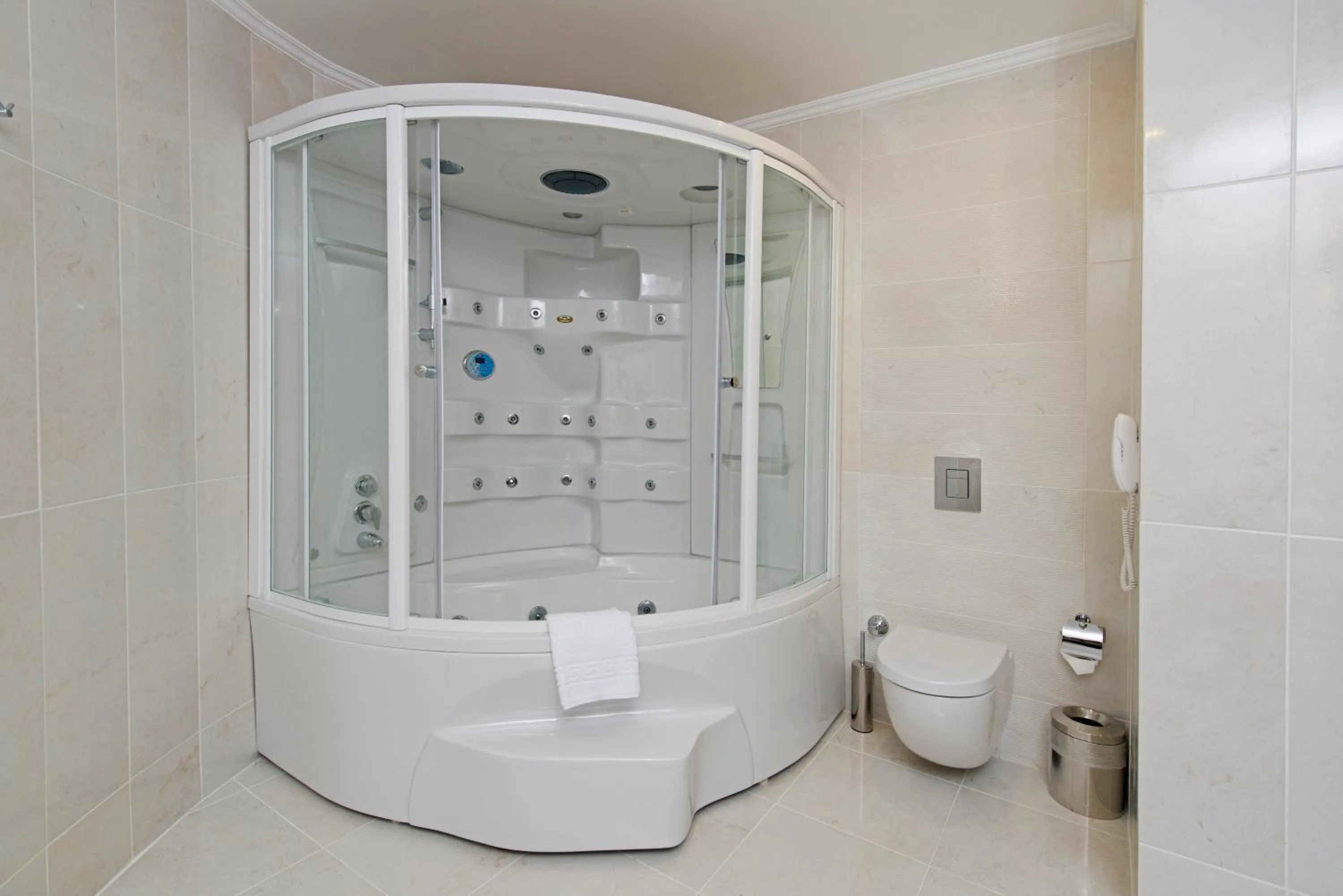 Deluxe Suite with Spa Bath in MidMar Deluxe Hotel