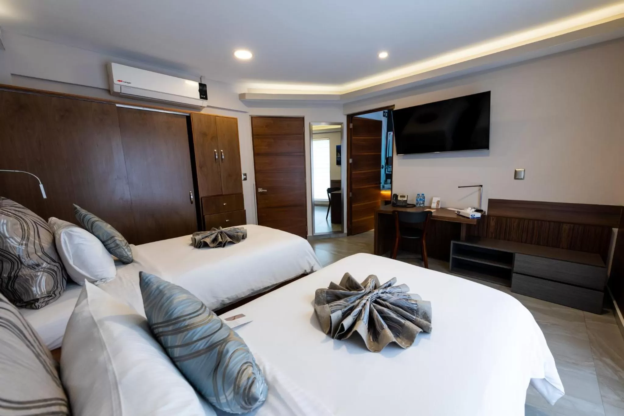 Deluxe Twin Room in JTowers