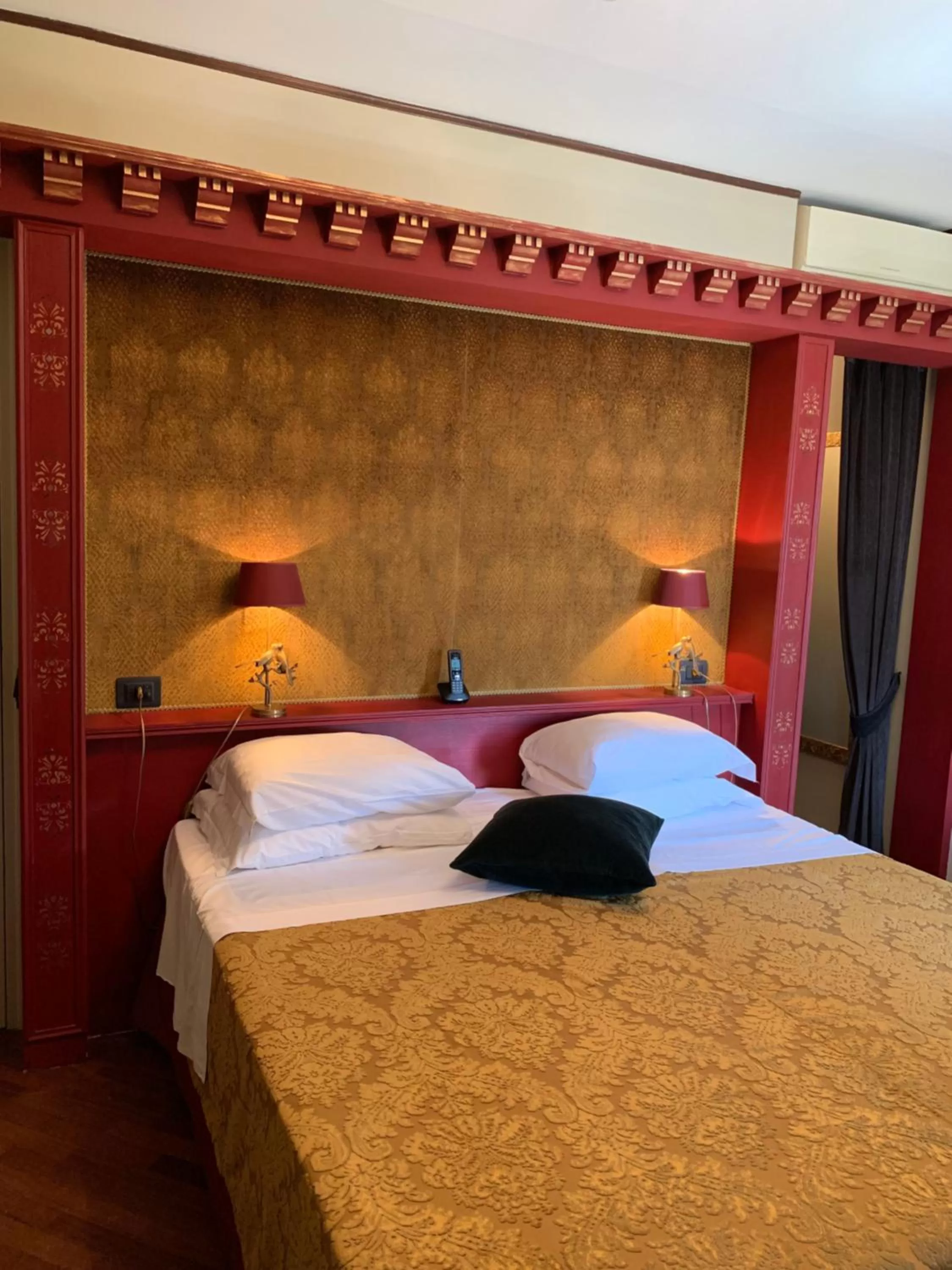 Comfort Double or Twin Room with Canal View in Hotel La Calcina