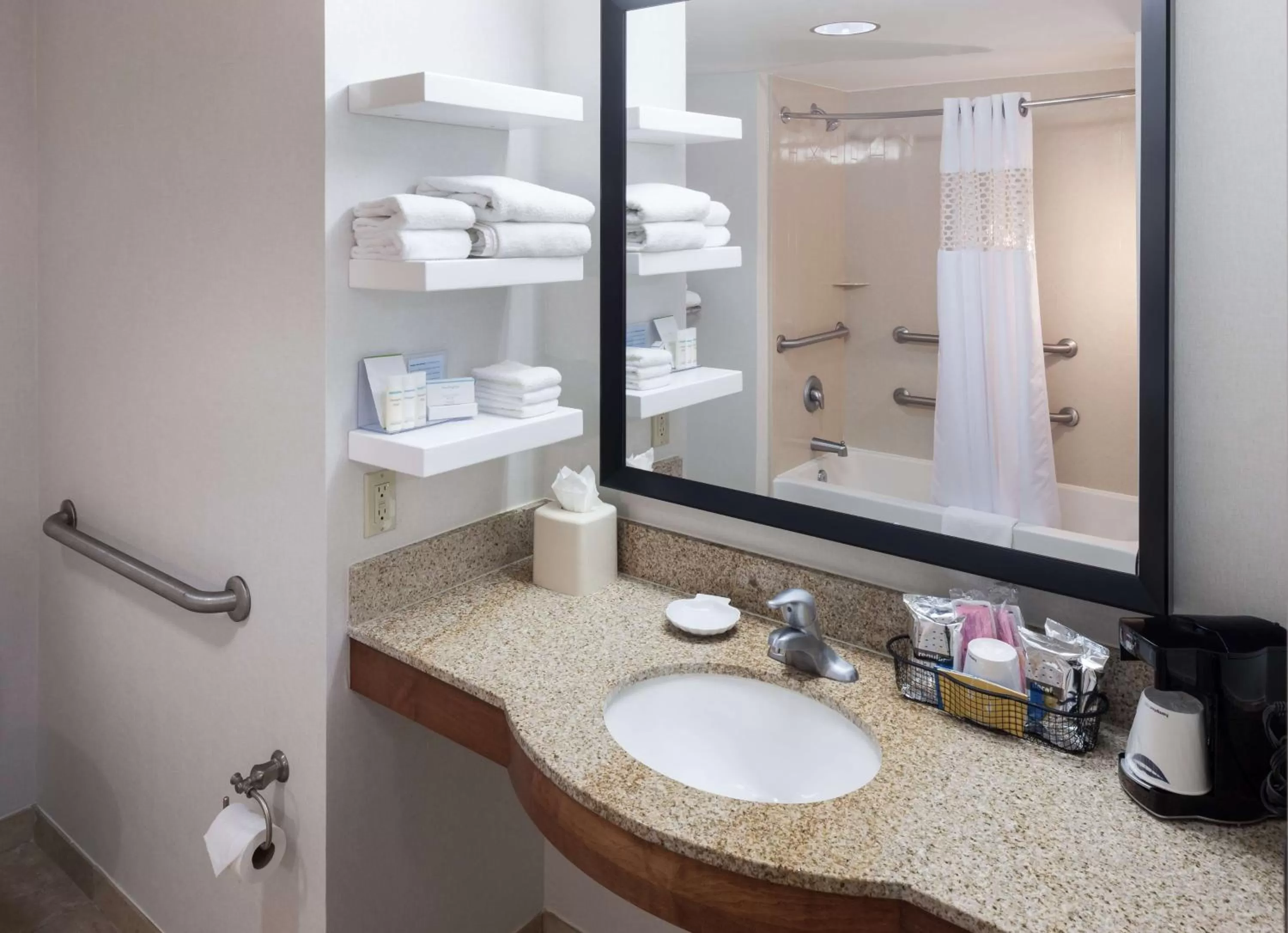Queen Room with Two Queen Beds - Mobility Access/Non-Smoking in Hampton Inn & Suites Tulare