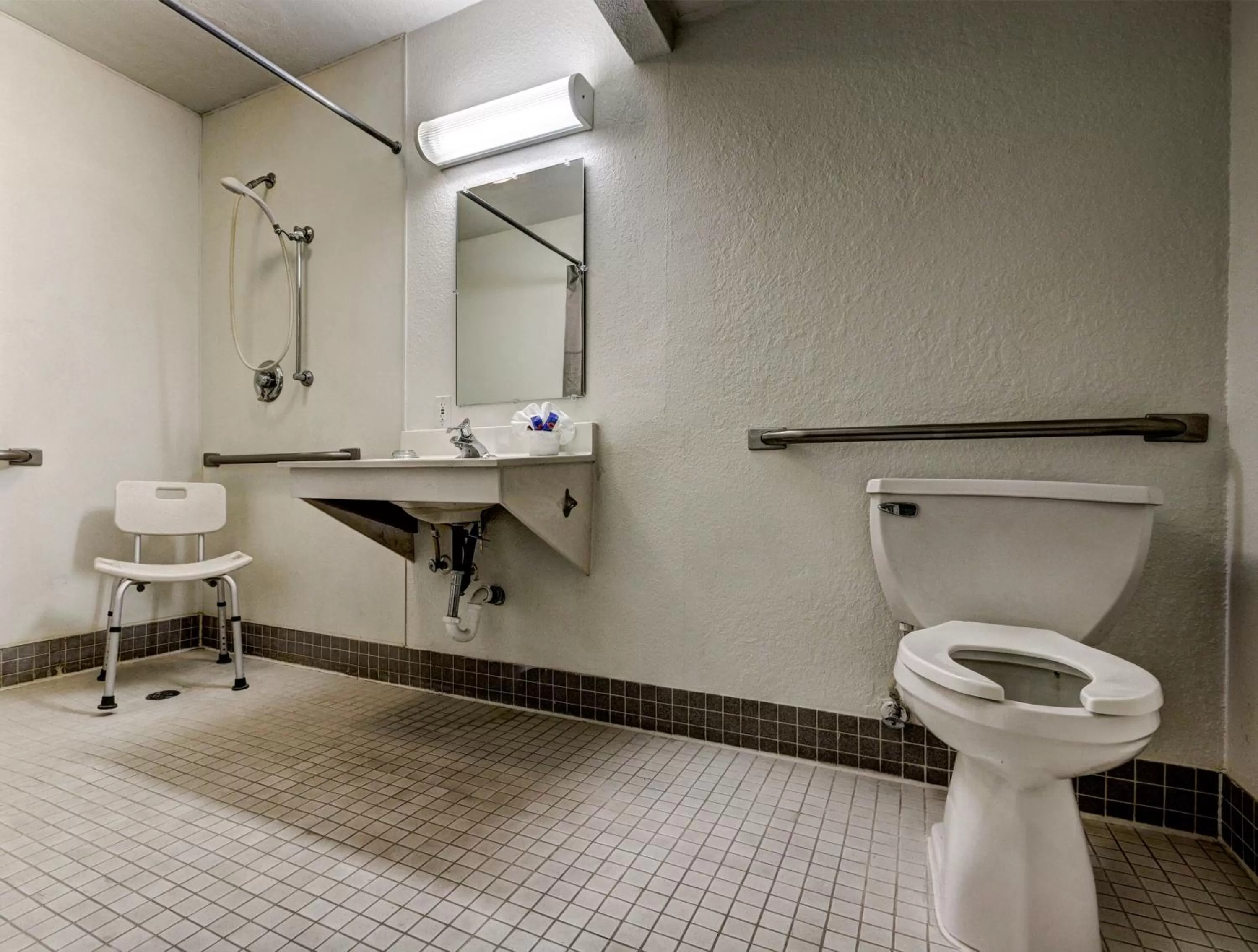 Queen Room - single occupancy - Disability Access - Smoking in Motel 6 Wells