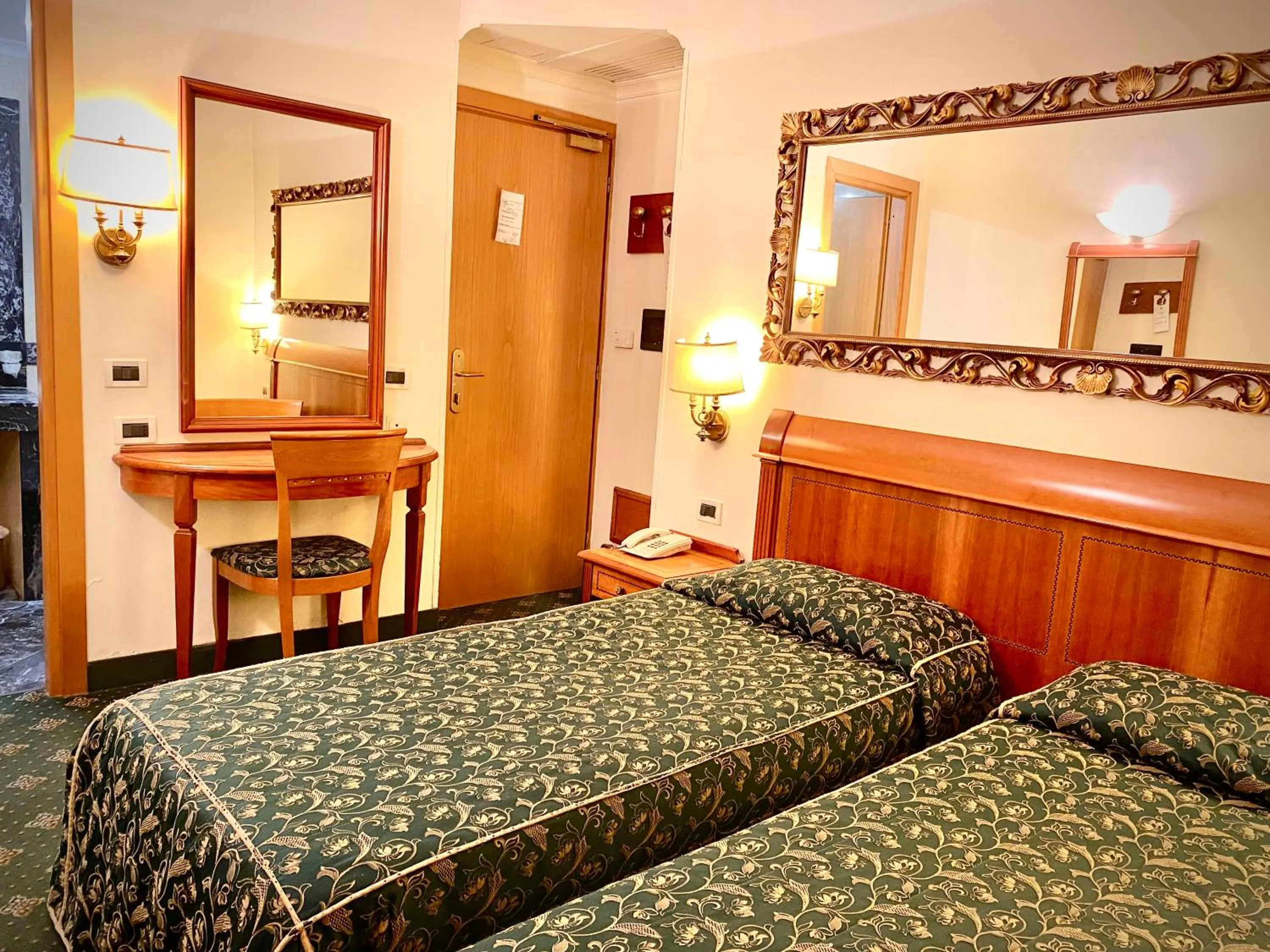 Twin Room in Hotel Champagne Palace