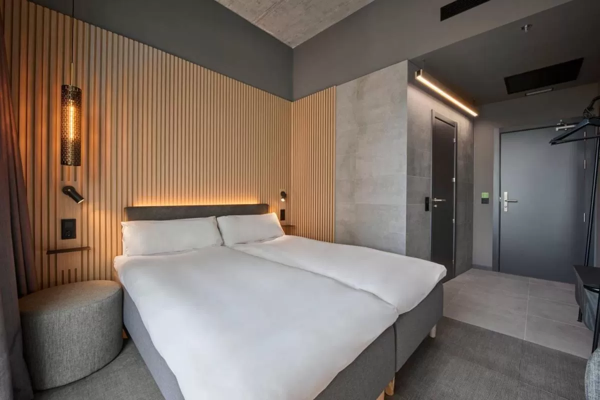 Standard Twin Room in Zleep Madrid Airport