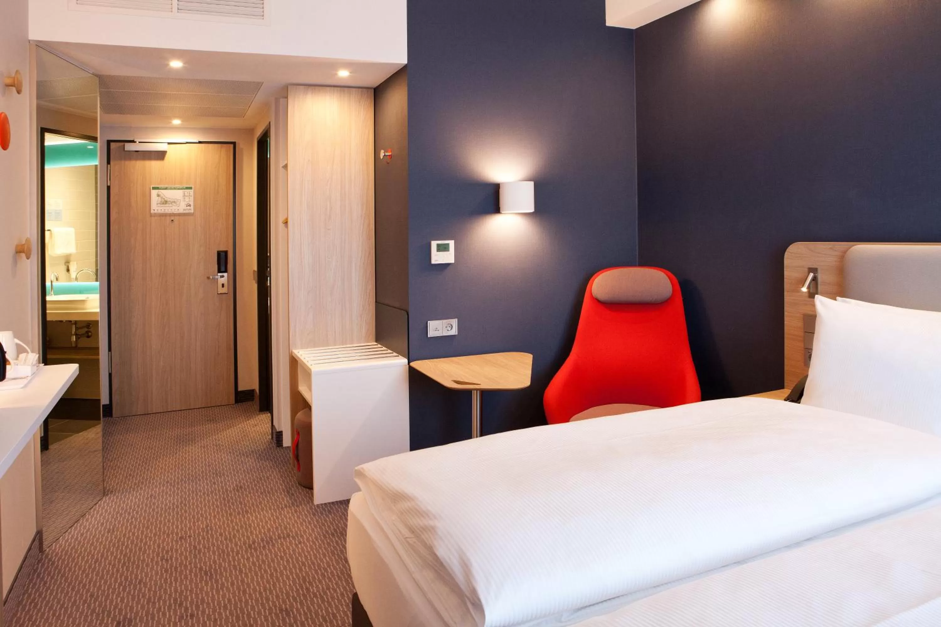 Standard Queen Room - Accessible in Holiday Inn Express - Remscheid