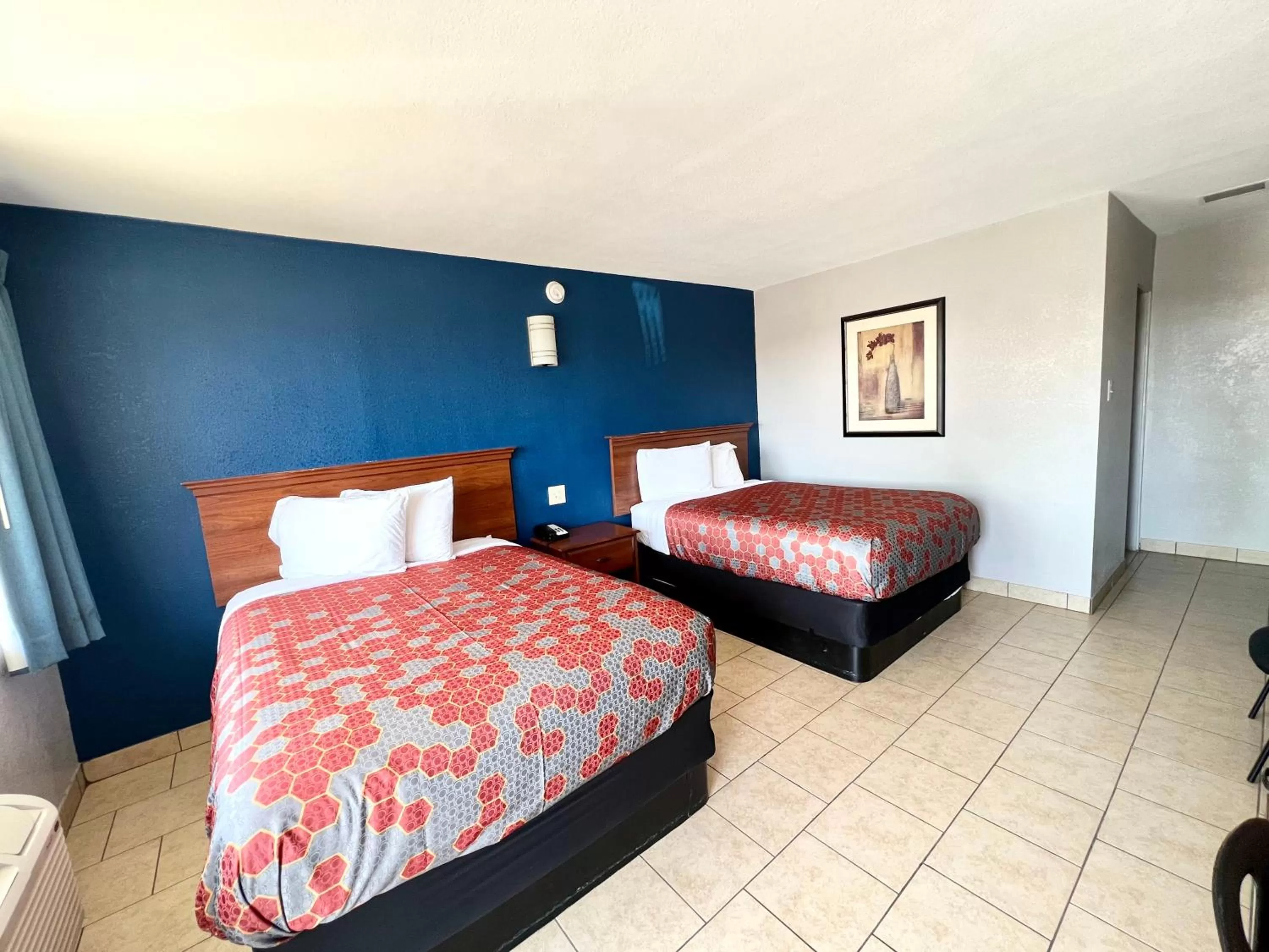 Double Room with Two Beds - Non-Smoking in Budget Inn