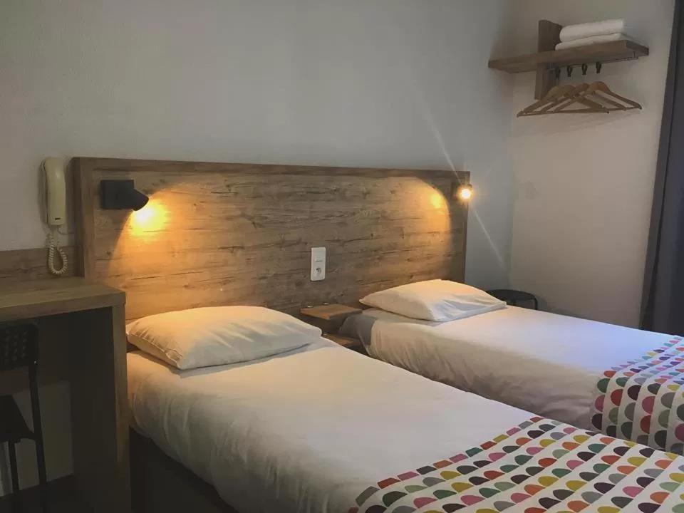 Twin Room in my HOTEL Bordeaux