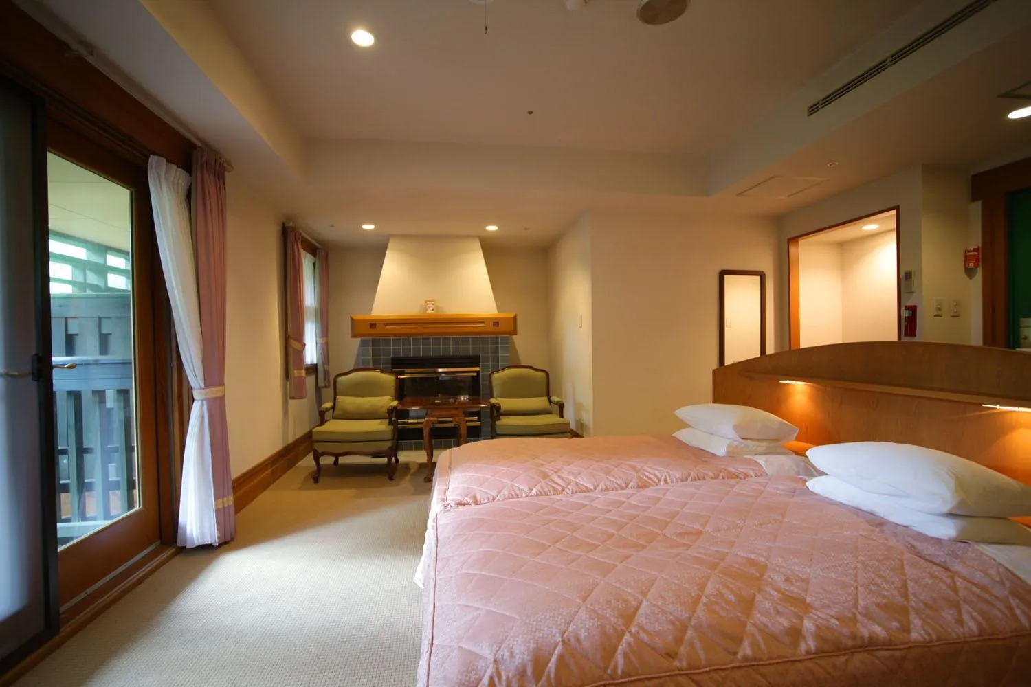 Deluxe Hollywood Twin Room with Extra Bed - Non-Smoking in Chuzenji Kanaya Hotel