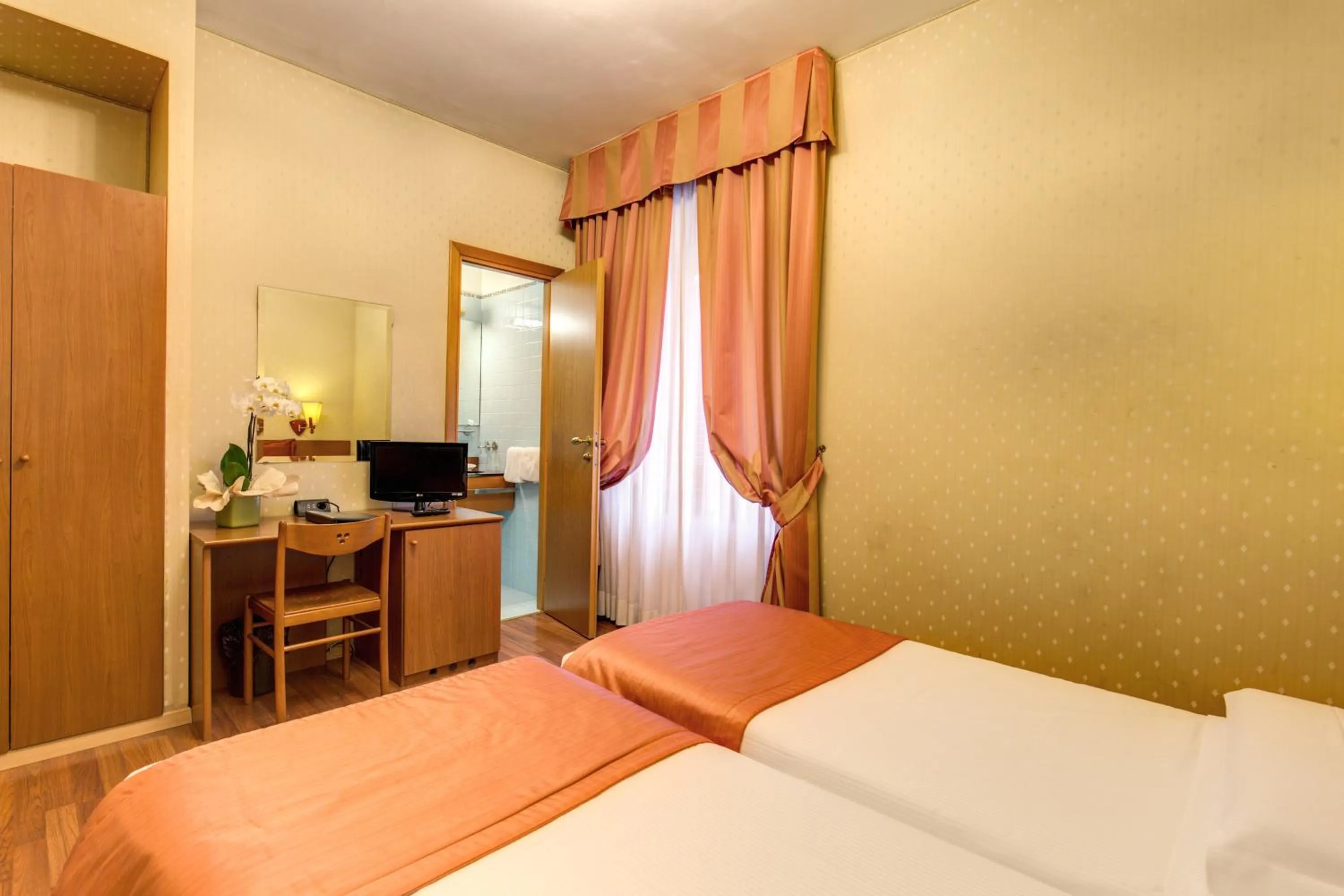 Double or Twin Room in Flower Garden Hotel