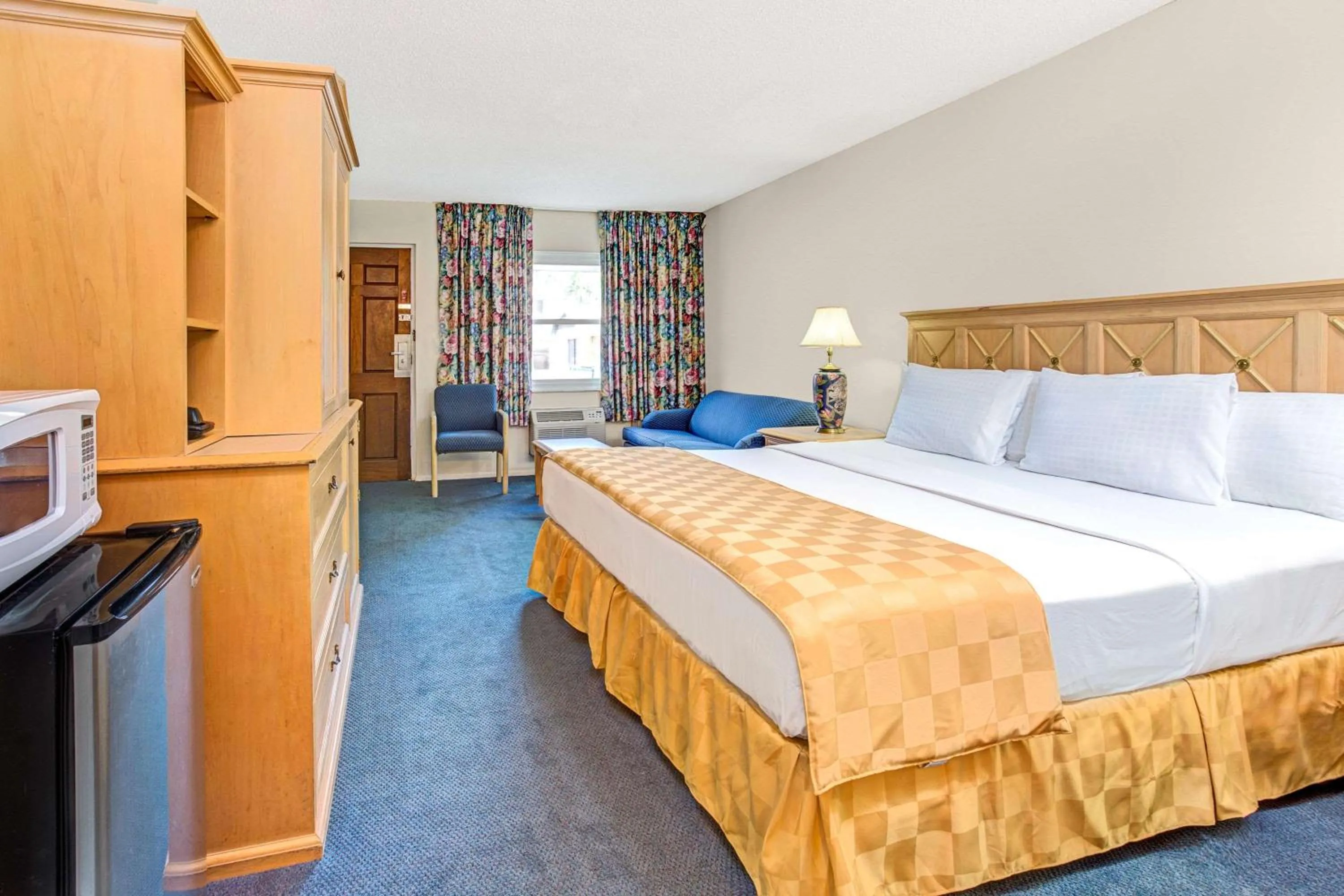 King Room in Knights Inn Kissimmee