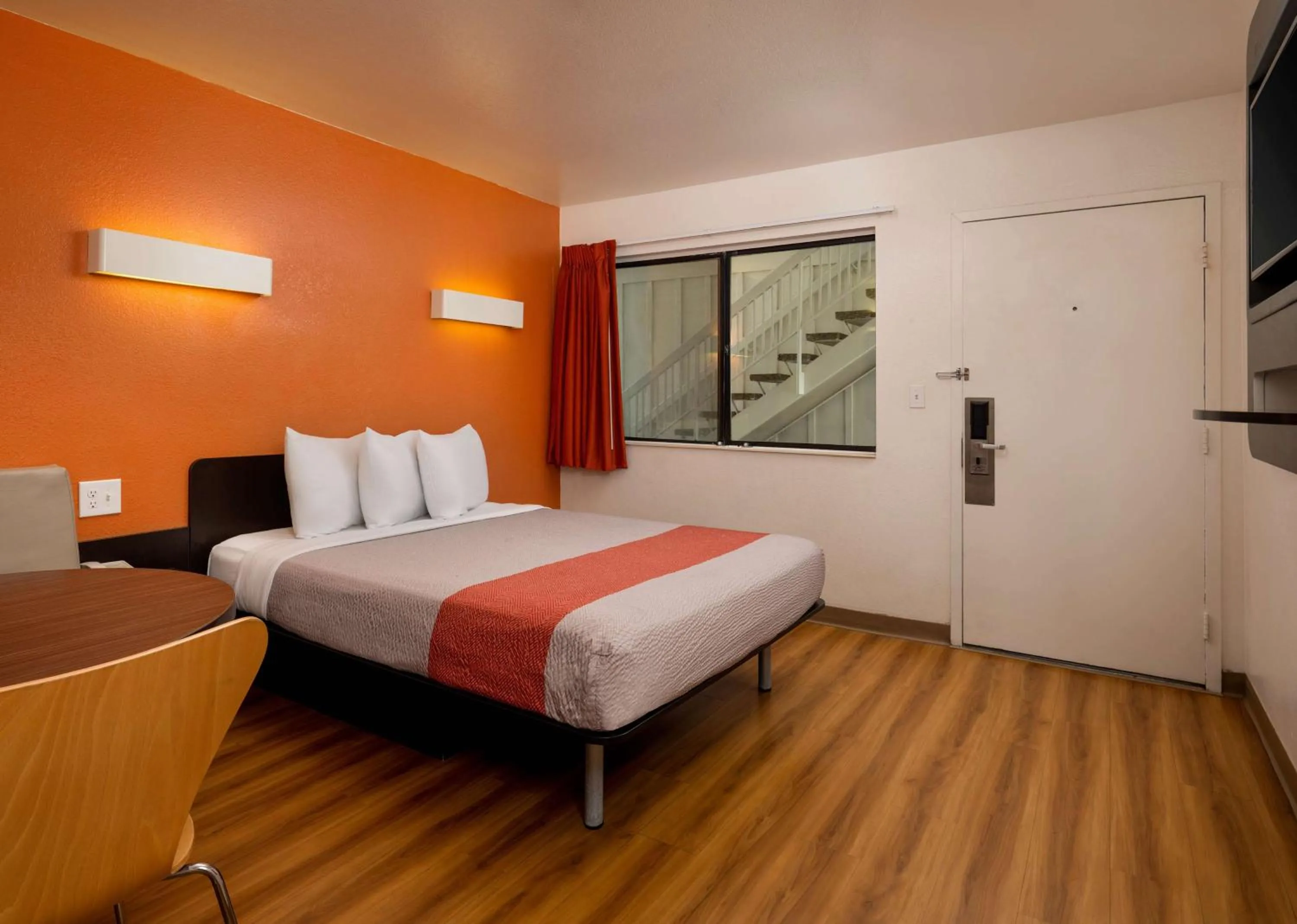 Queen Room in Motel 6-Pismo Beach, CA