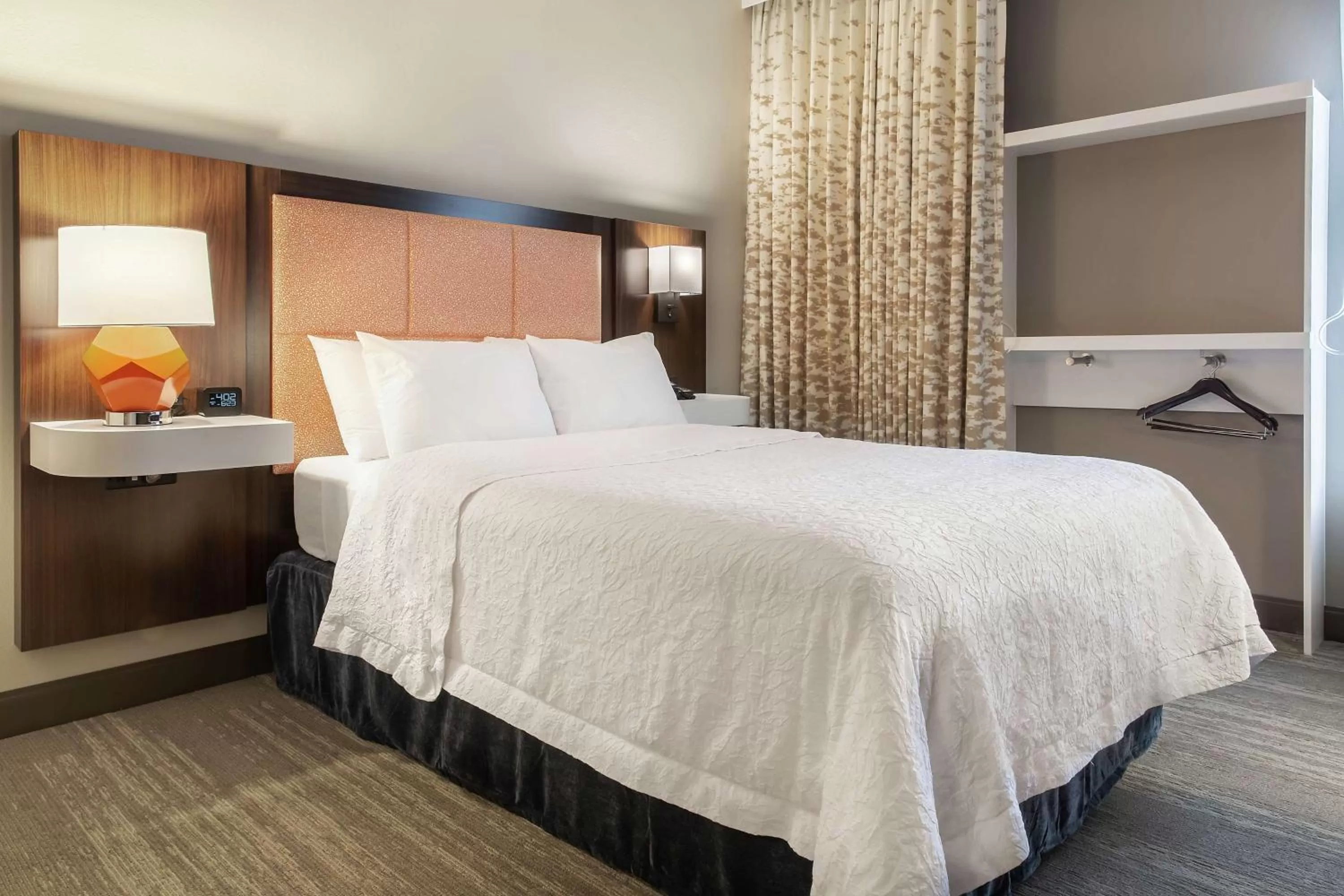 Double Room Mobility Access with Roll-In Shower - Non-Smoking in Hampton Inn Rockford
