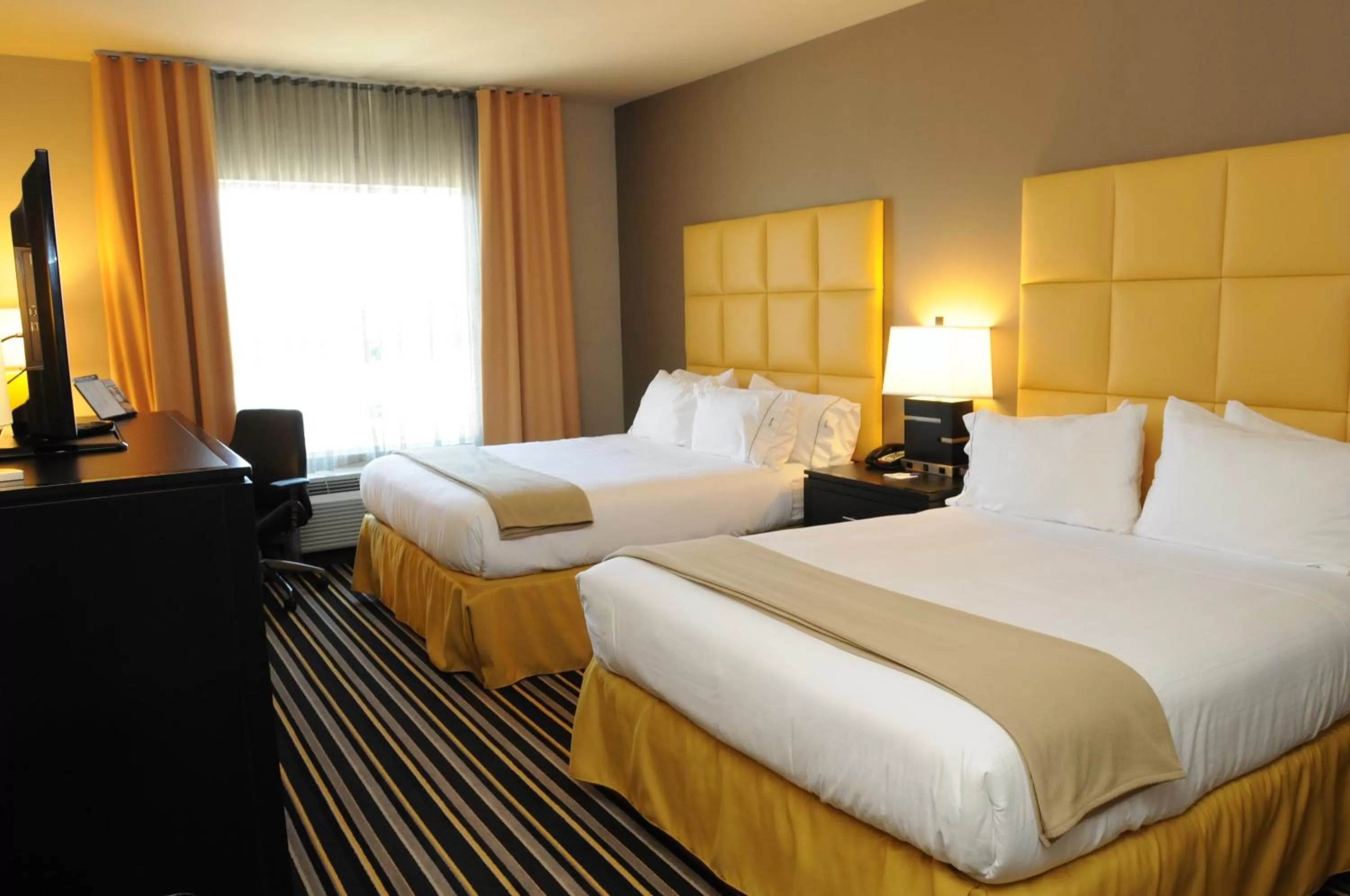 Standard Queen Room with Two Queen Beds in Holiday Inn Express Covington-Madisonville by IHG