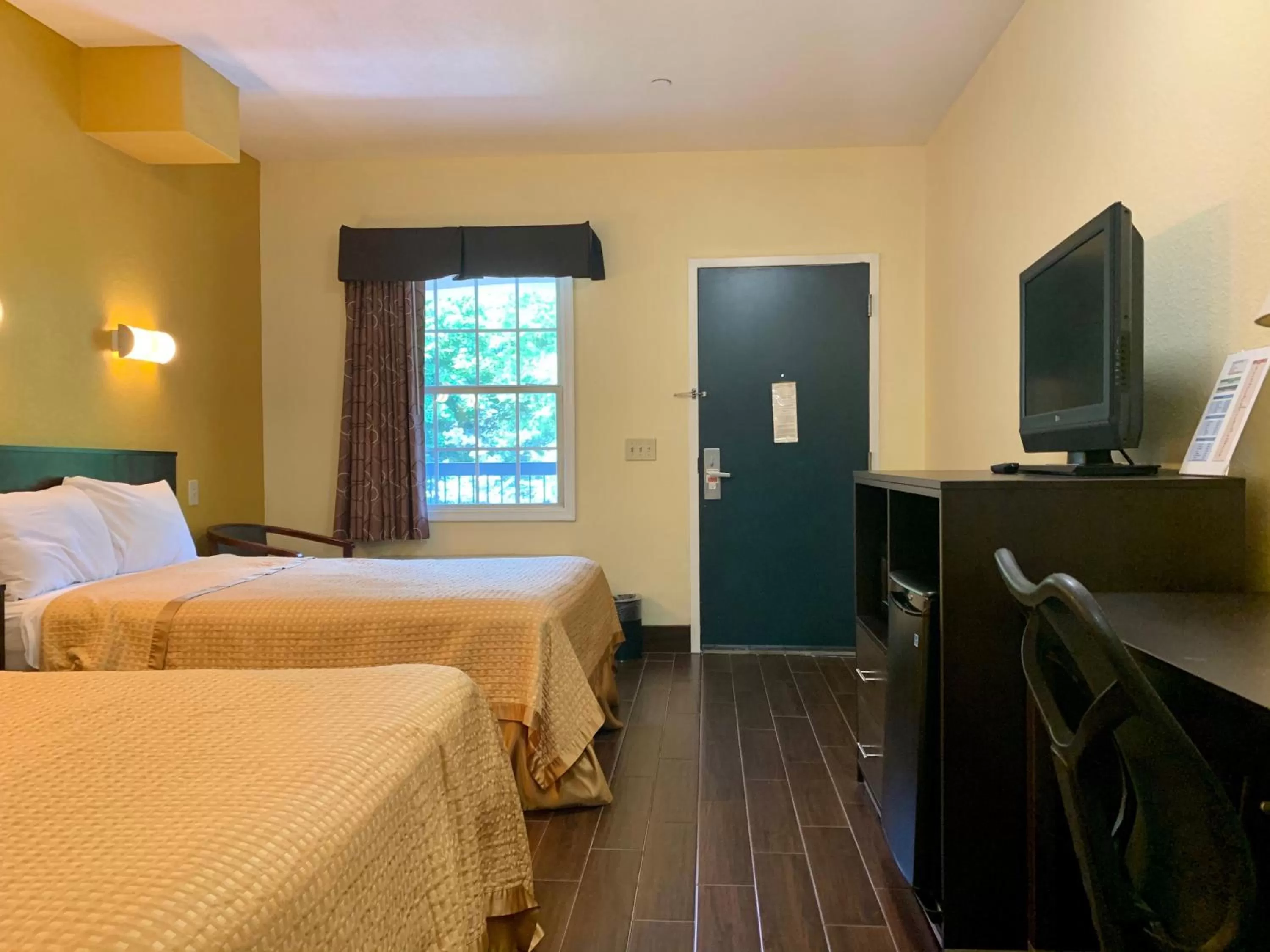 Double Room with Two Double Beds - Non-Smoking in Executive Inn & Suites Upper Marlboro