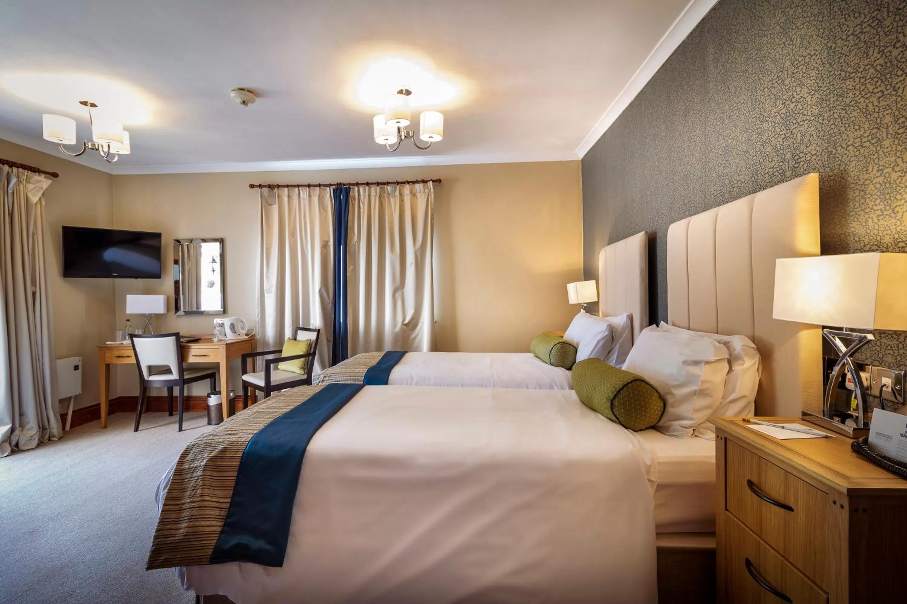 Superior Double Room with Two Single Beds - single occupancy - Non-Smoking in The Shrubbery Hotel, Ilminster