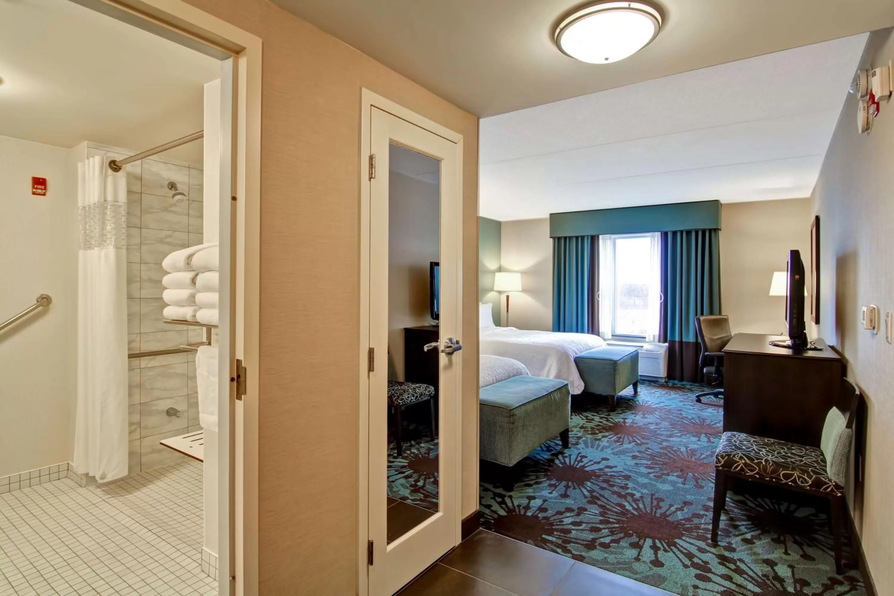 Queen Room with Two Queen Beds - Disability Access/Non-Smoking in Hampton Inn by Hilton Toronto Airport Corporate Centre
