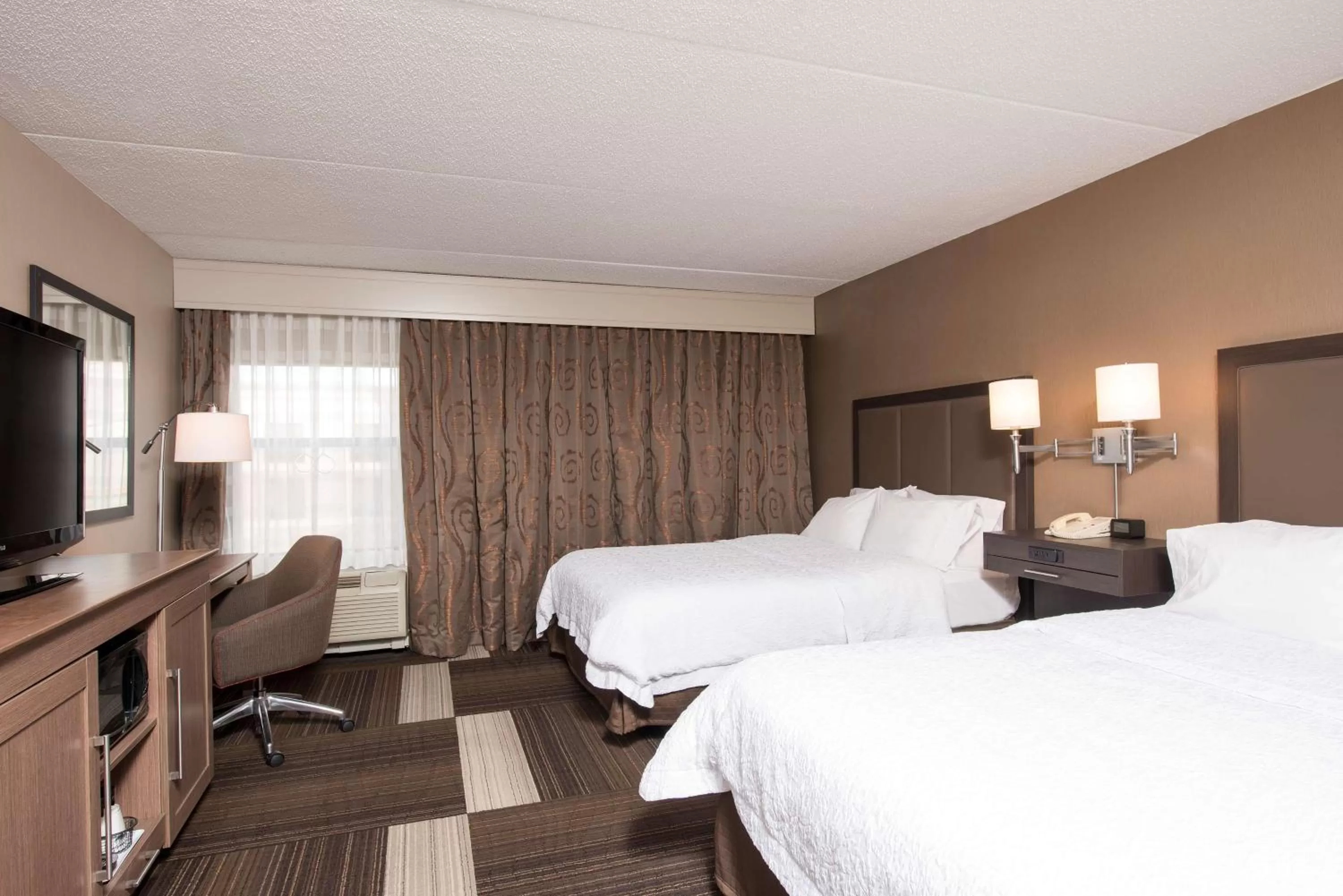 Queen Room with Two Queen Beds - Mobility Access/Non-Smoking in Hampton Inn Seymour