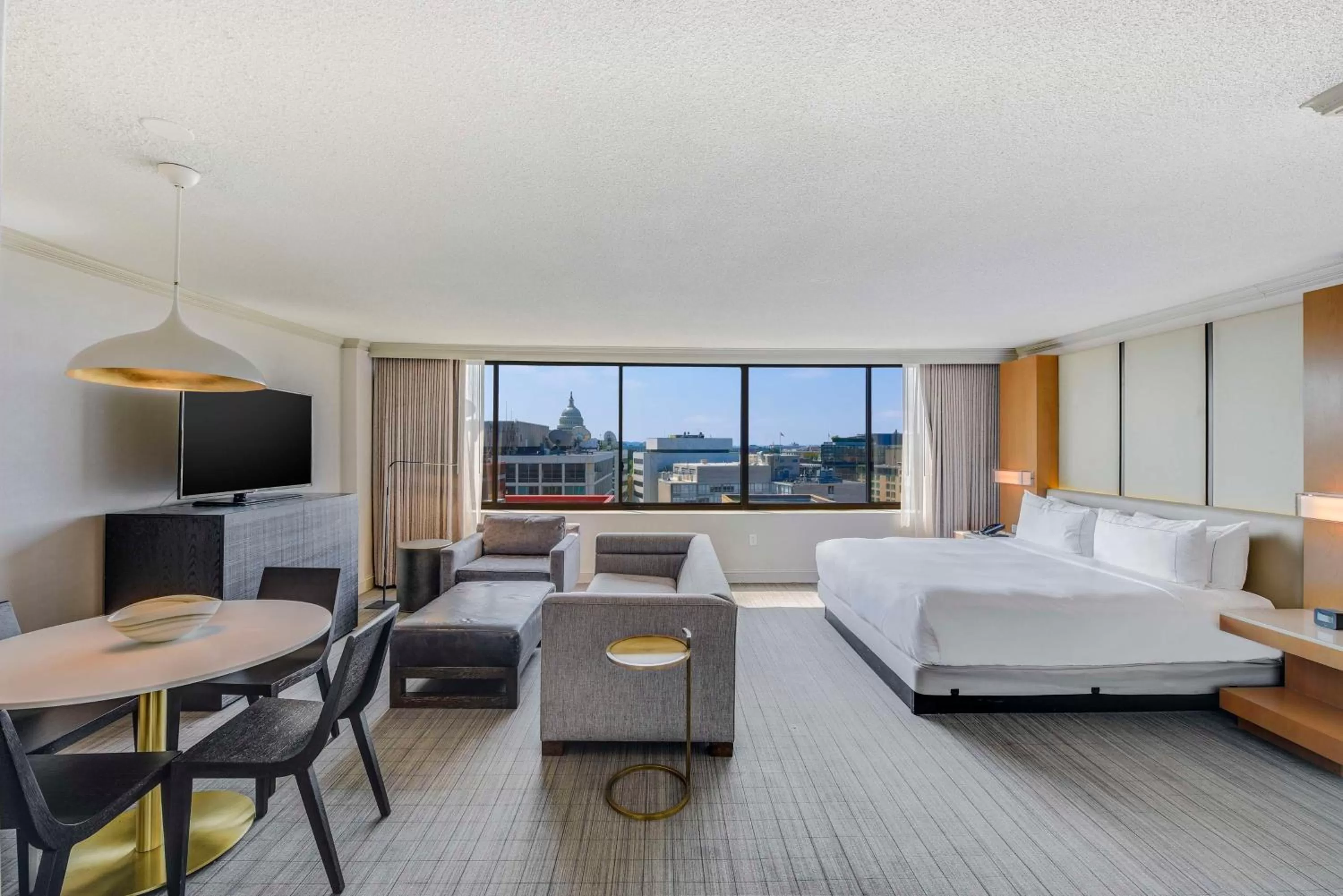 Deluxe King Room with View in Hilton Washington DC Capitol Hill