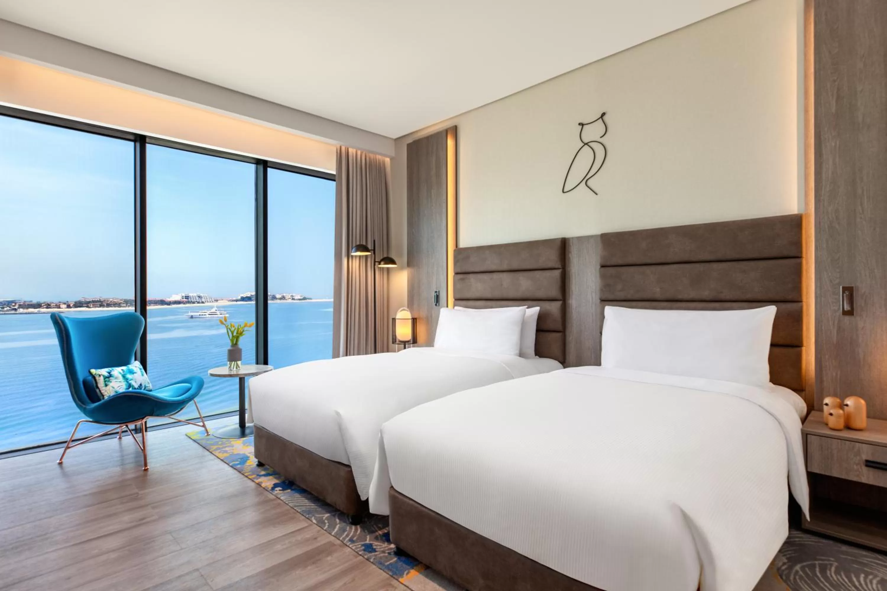 Deluxe Twin Room with Beachfront View in voco Dubai The Palm by IHG