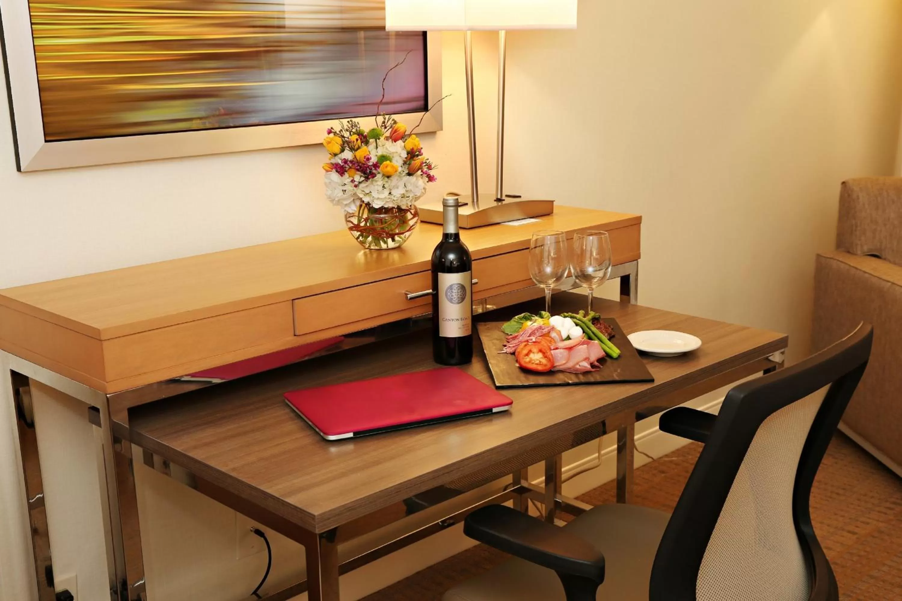 Double Suite - Non-Smoking in enVision Hotel & Conference Center Mansfield-Foxboro