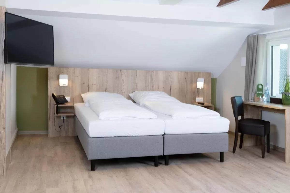 Triple Room with Bathroom in Gästehaus Dillertal