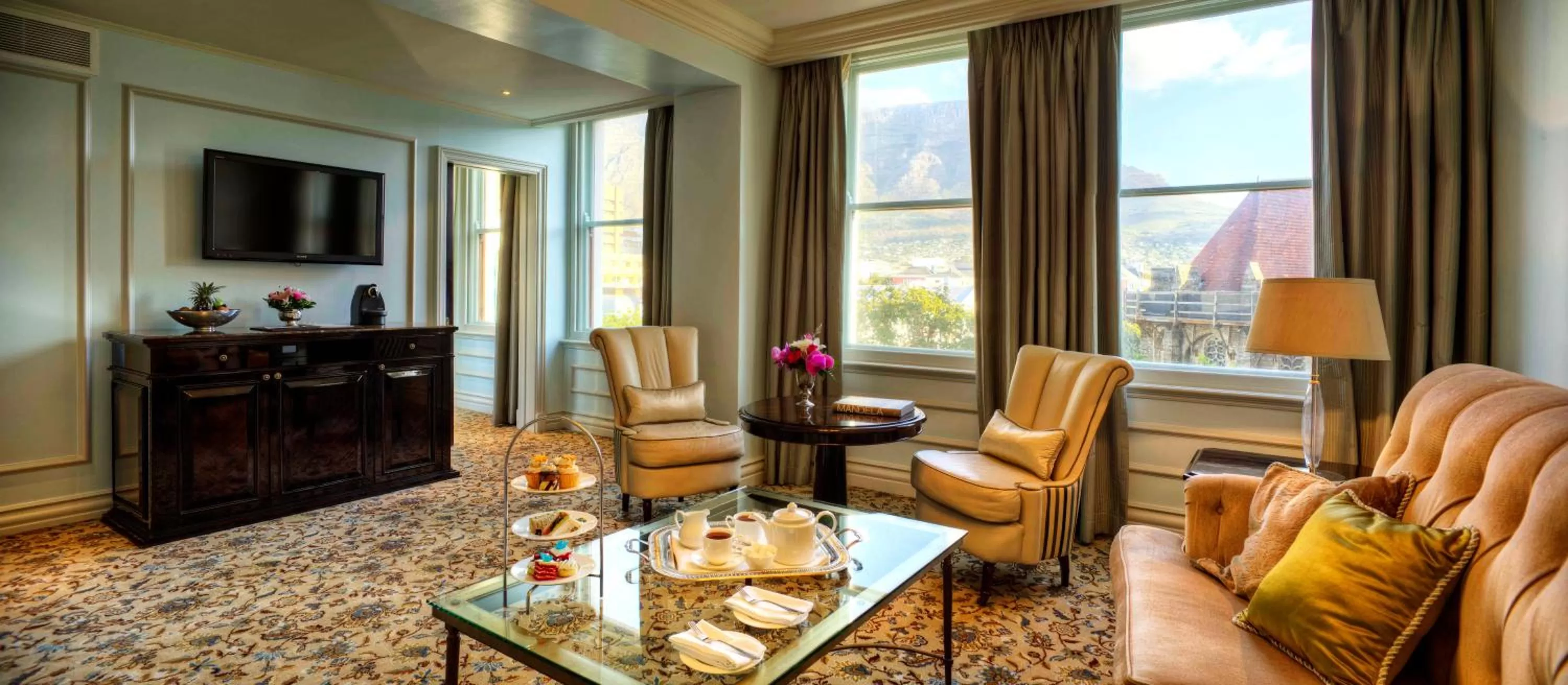 One-Bedroom Suite with Executive Lounge Access - Heritage Wing in Taj Cape Town