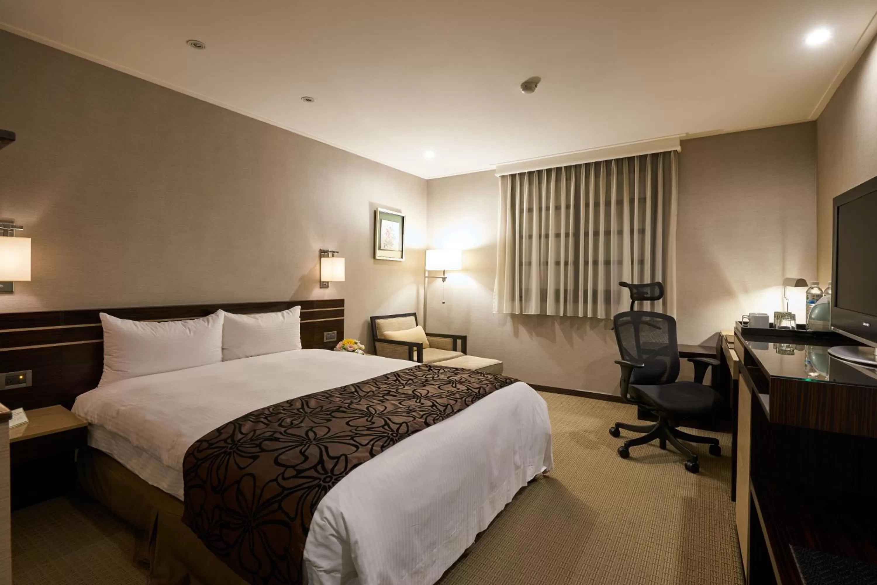 Superior Double Room (No Window) in SOL Hotel