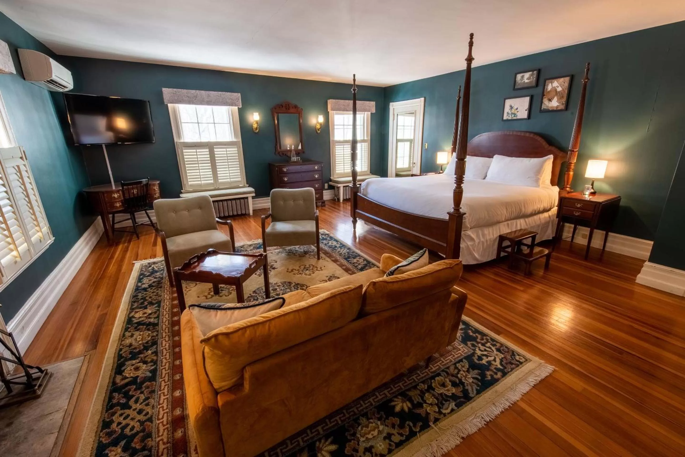 Grand Deluxe King in The Dewey by The Lenox Collection