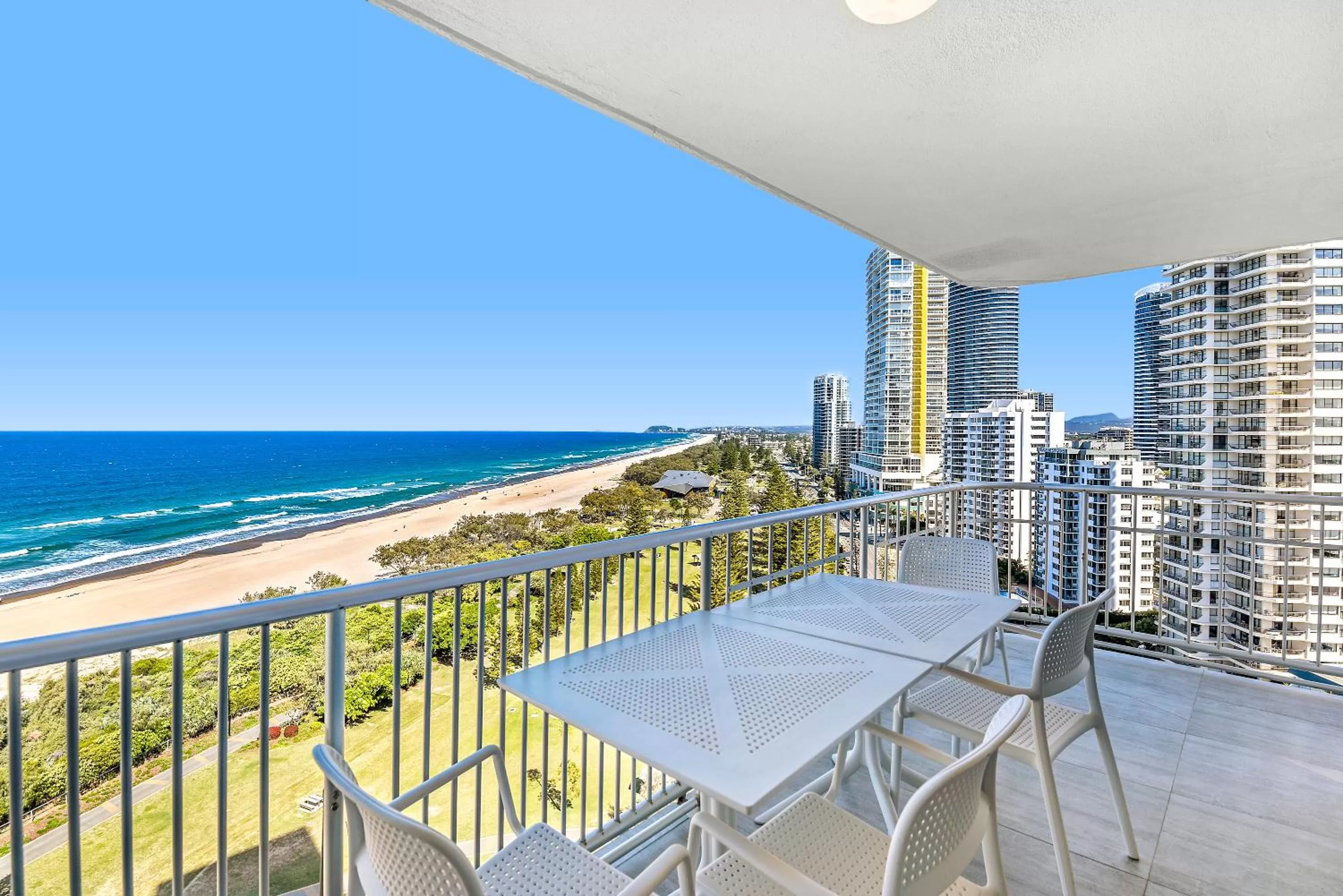 Two-Bedroom Apartment with Ocean View in Talisman Beachside Broadbeach
