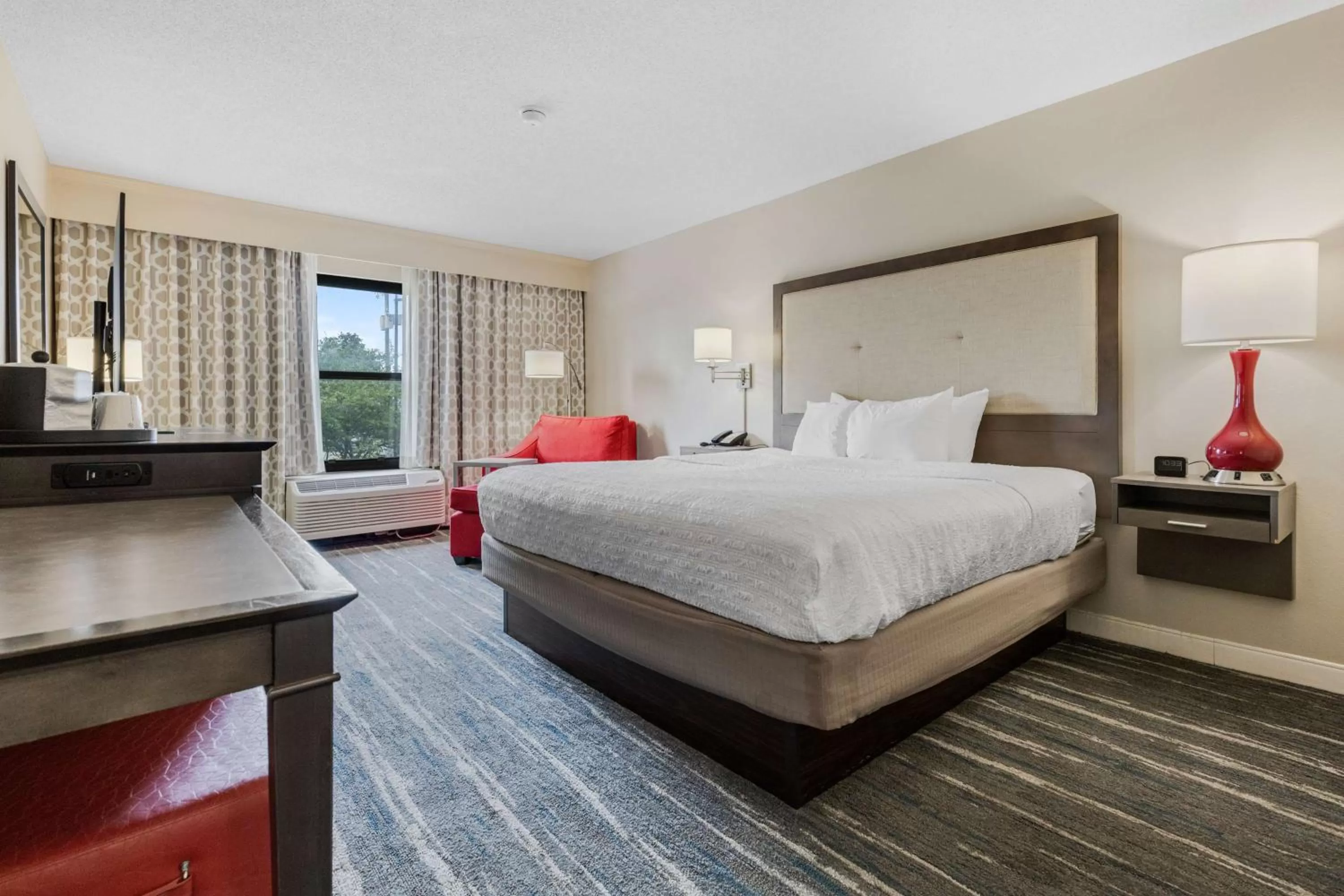 King Room - Non-Smoking in Hampton Inn & Suites Memphis-Wolfchase Galleria