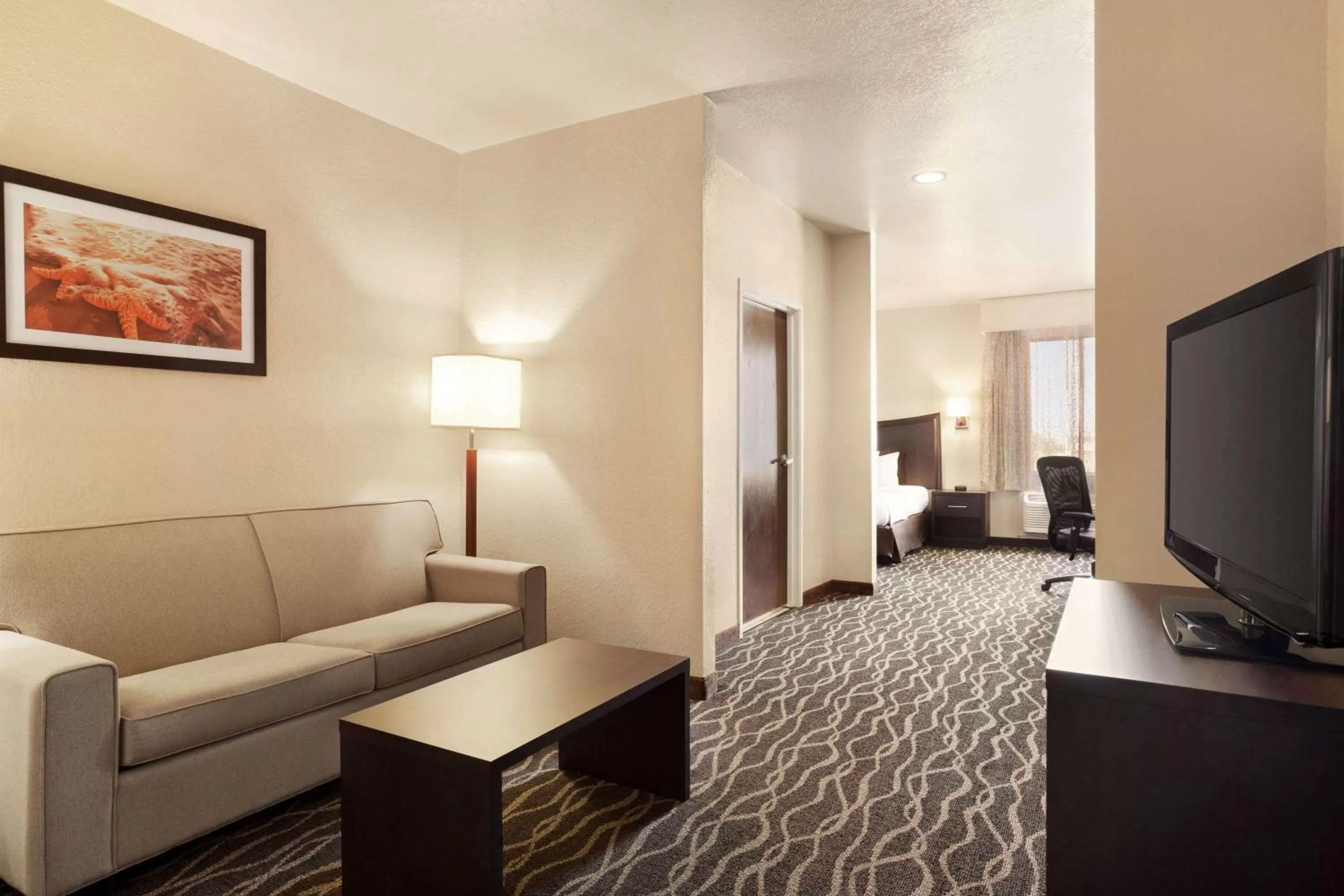 1 King Bed, Mobility/Hearing Accessible Suite, Roll-in Shower, Non-Smoking in Baymont by Wyndham Clute Lake Jackson