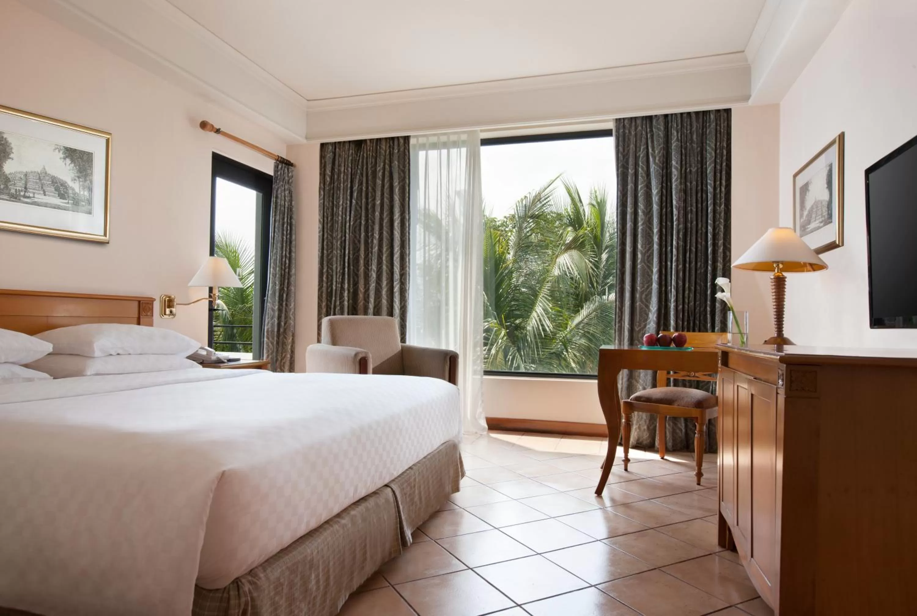 Deluxe King Room with Balcony in Hyatt Regency Yogyakarta