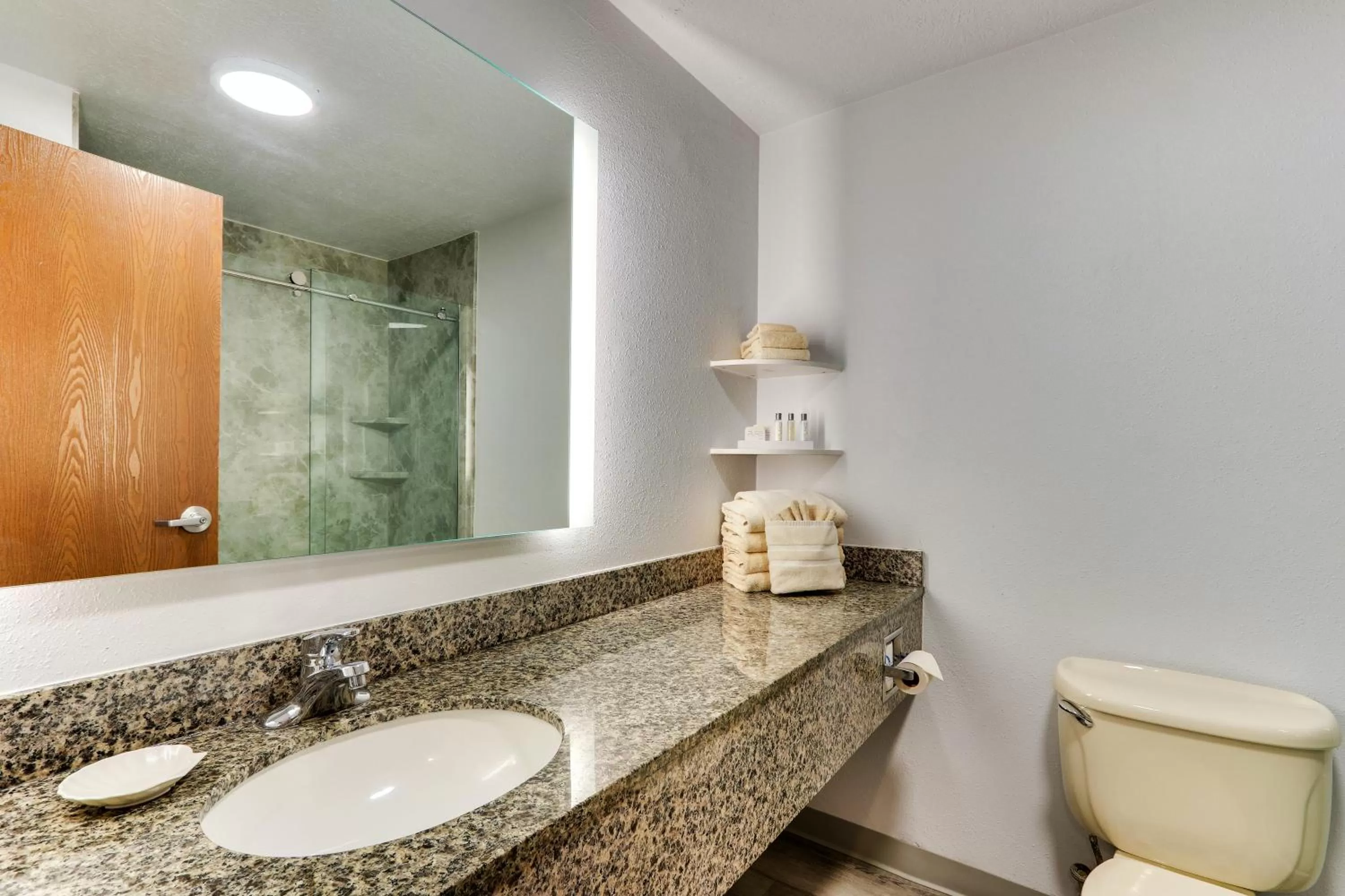 Standard King Room in Parkshore Resort