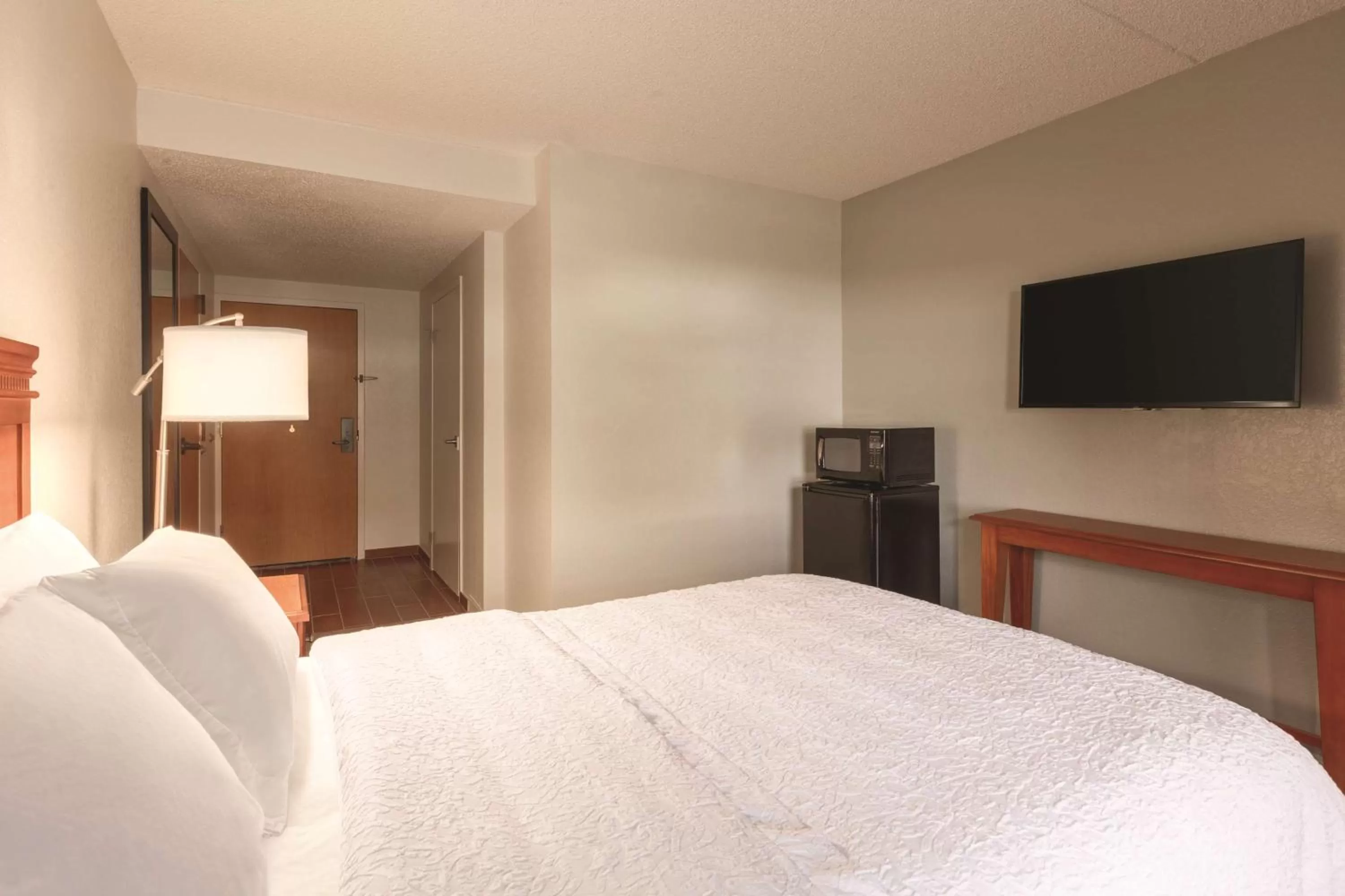 Double Room with Bath Tub - Mobility Access/Non-Smoking in Hampton Inn Des Moines-Airport