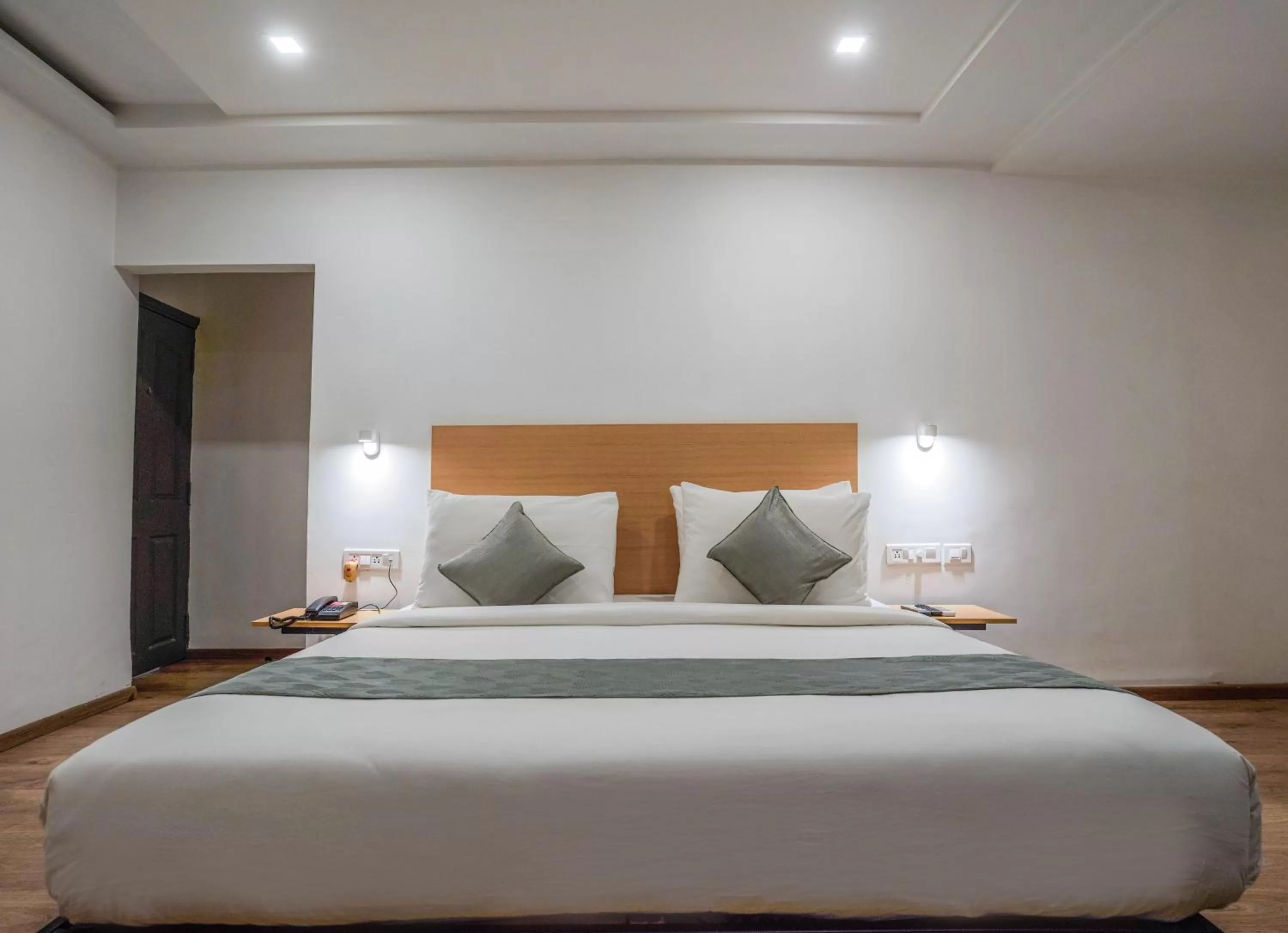 Deluxe Queen Room in Hotel Konark Inn