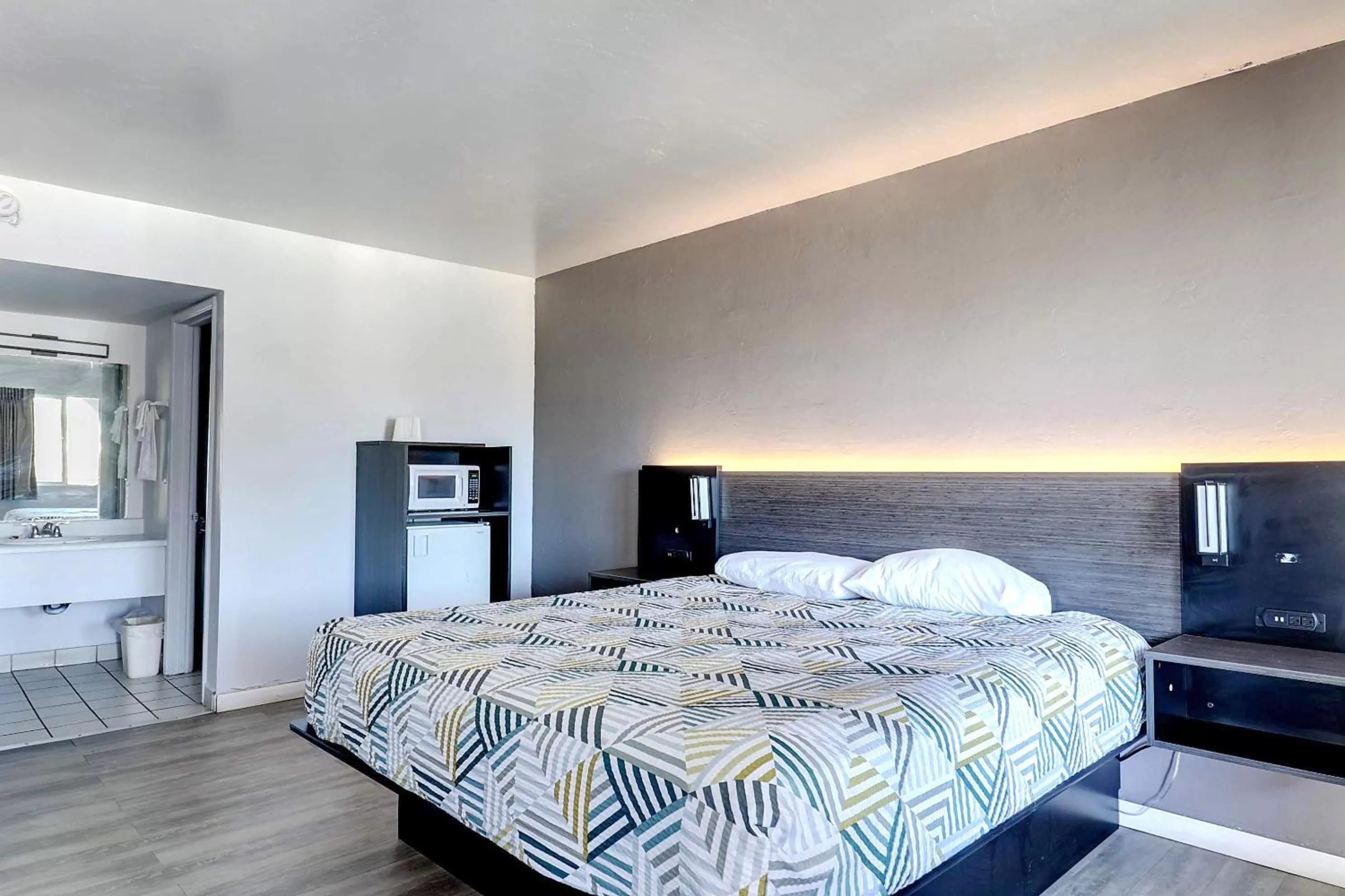 Queen Room - Disability Access - Non-Smoking in Motel 6 Tucson, AZ - East Williams Center