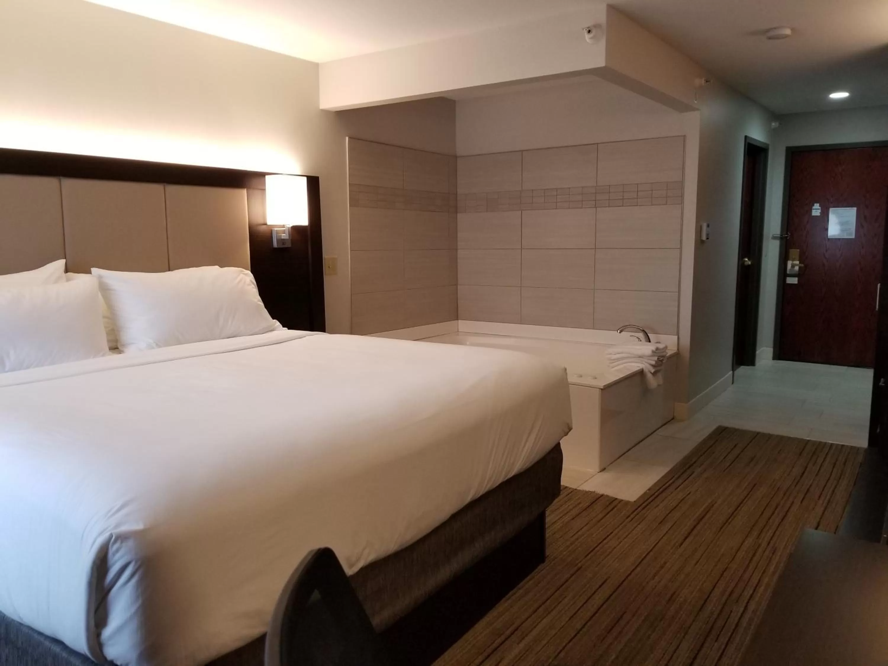 King Room with Jetted Tub in Holiday Inn Express Birch Run-Frankenmuth Area by IHG