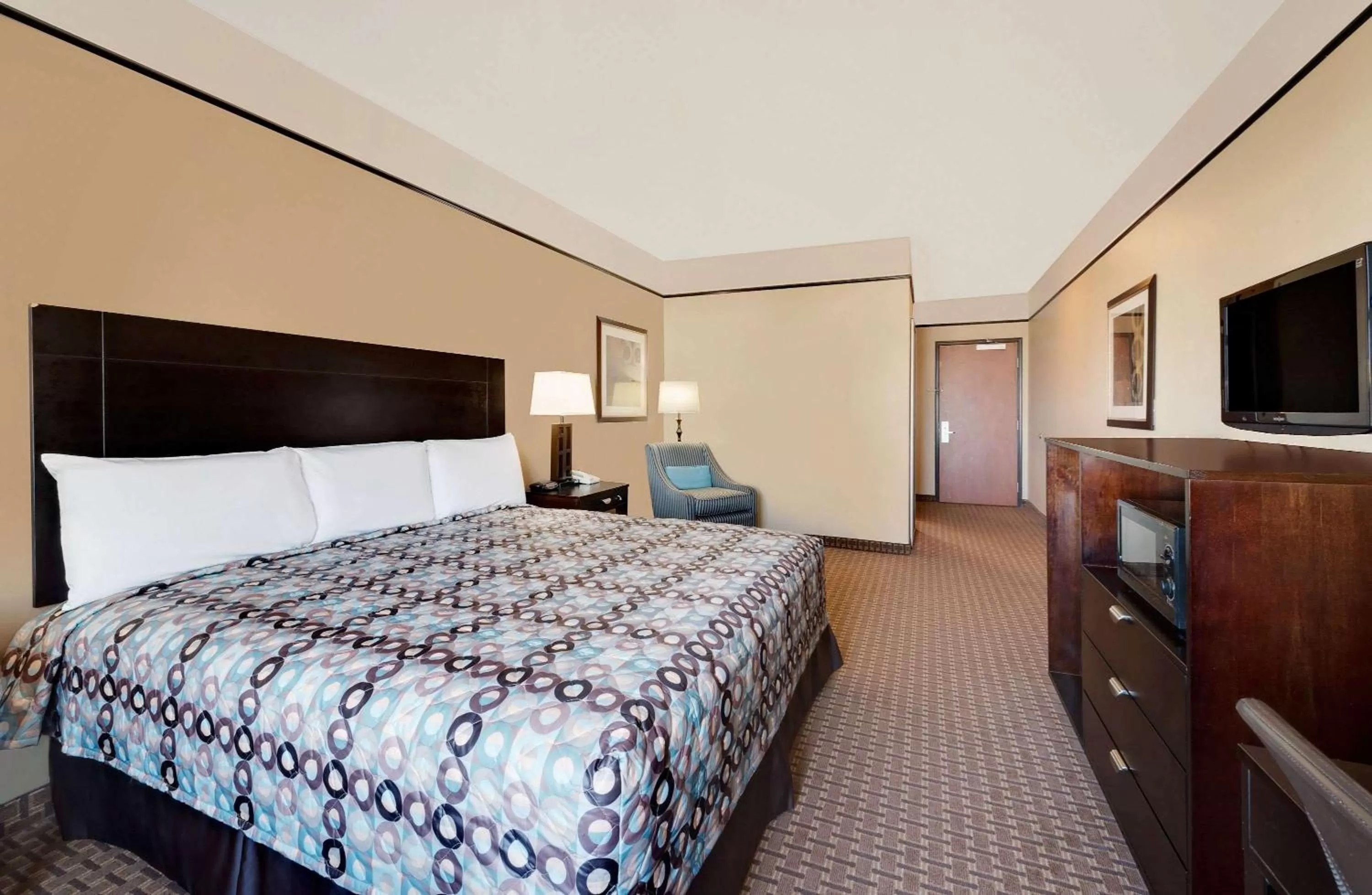 King Room with Bath Tub - Mobility Accessible/Non-Smoking in Super 8 by Wyndham Odessa TX