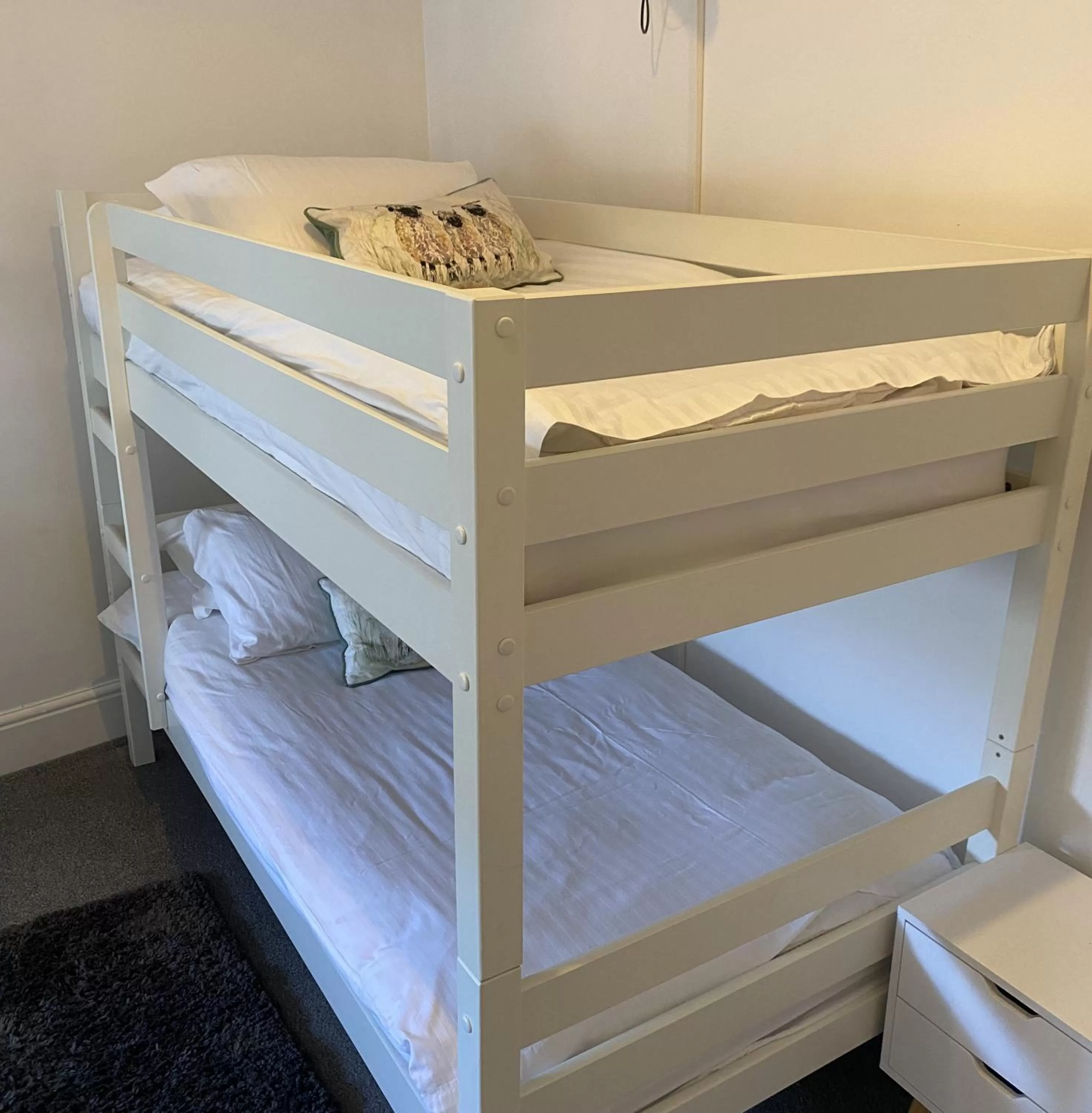 Twin Room with Shower in The Tiger Inn