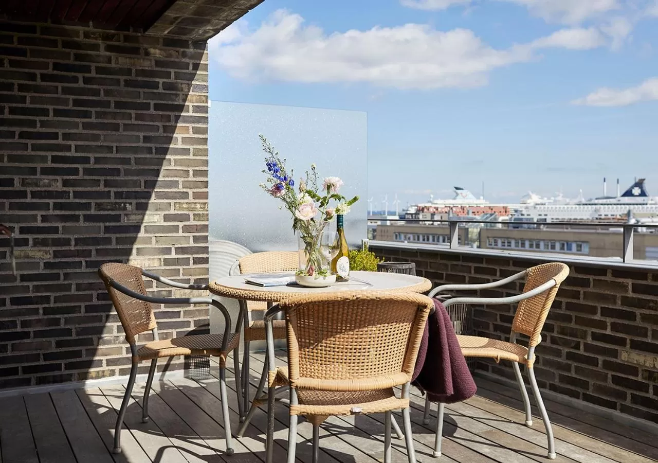 Two Bedroom Penthouse Apartment, 105m2 in Charlottehaven