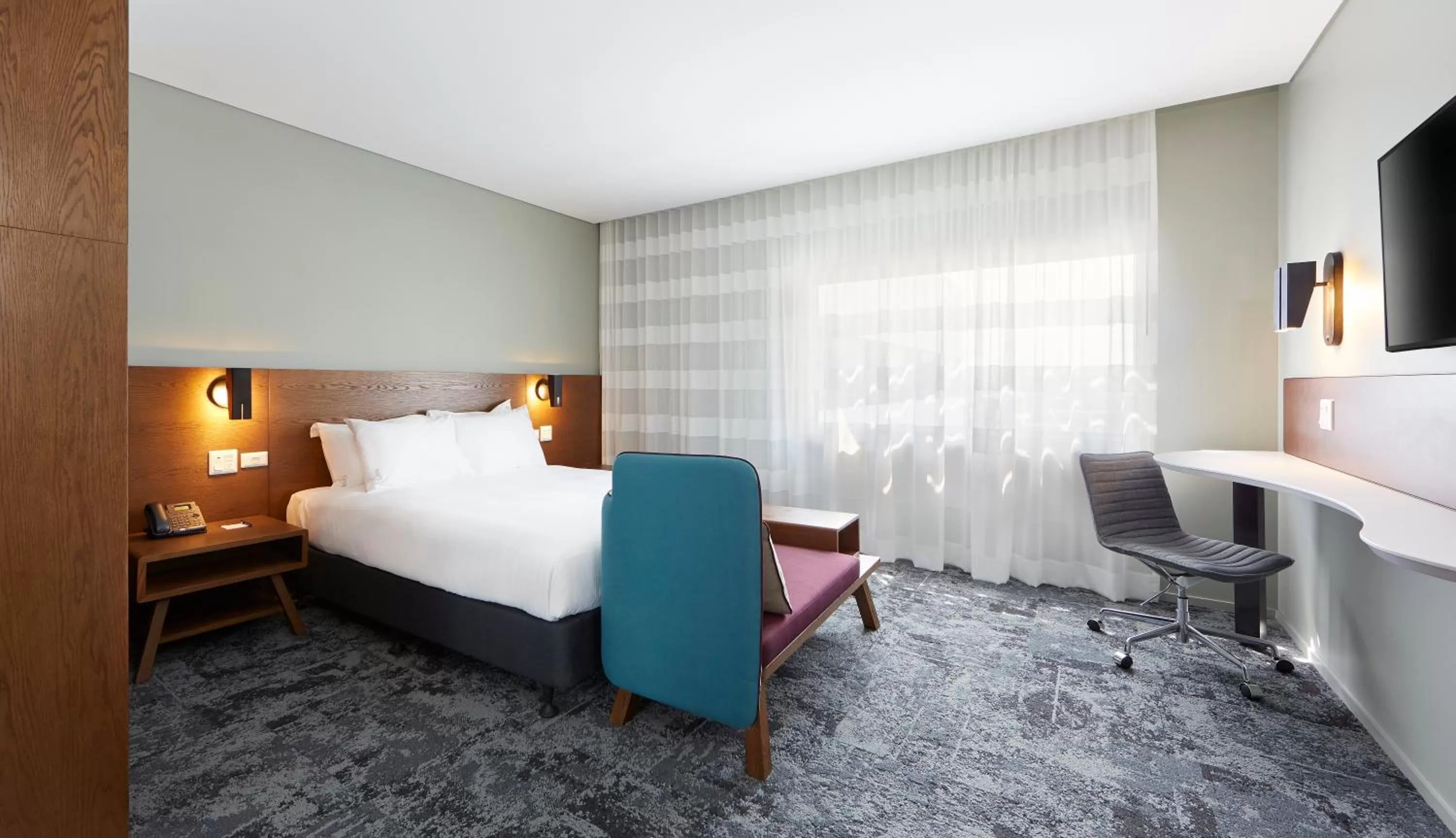 Standard Queen Room - Accessible with Free Breakfast in Holiday Inn Express Newcastle by IHG