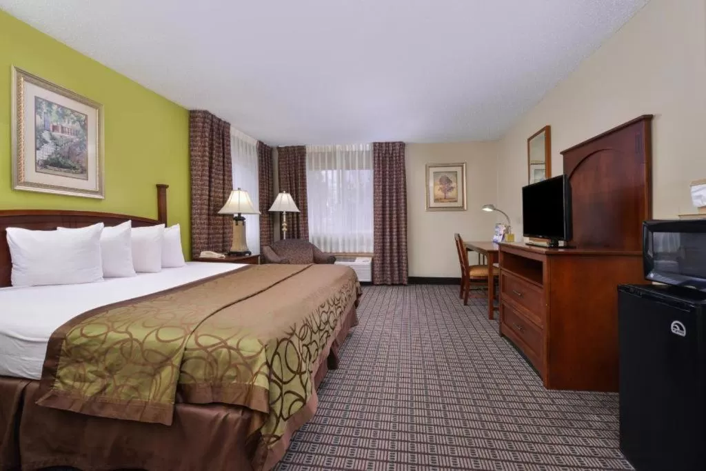 King Room in Regency Inn Geneseo IL I-80