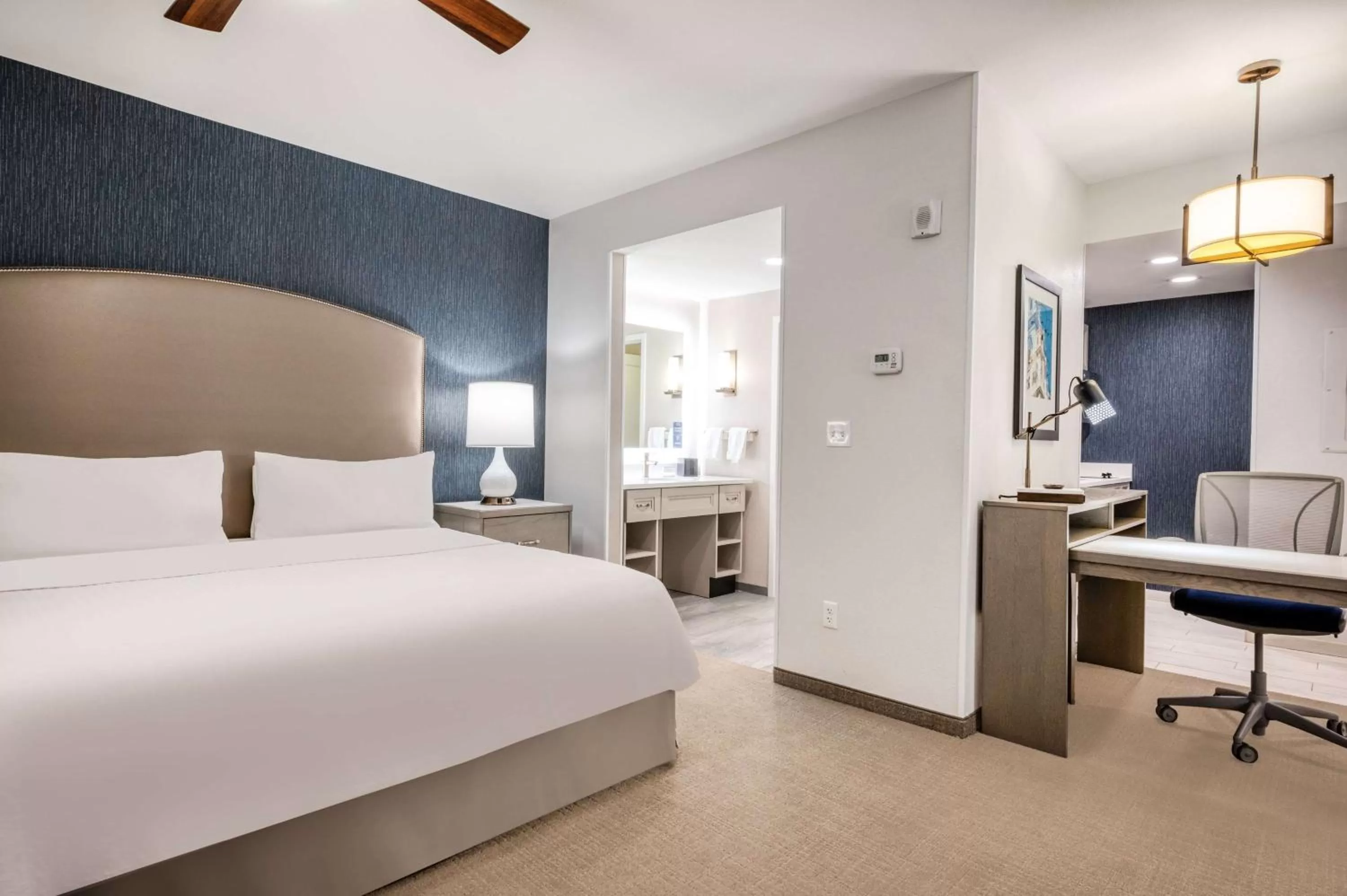 King Studio with Roll-In Shower - Mobility and Hearing Access/Non-Smoking in Homewood Suites By Hilton Worcester